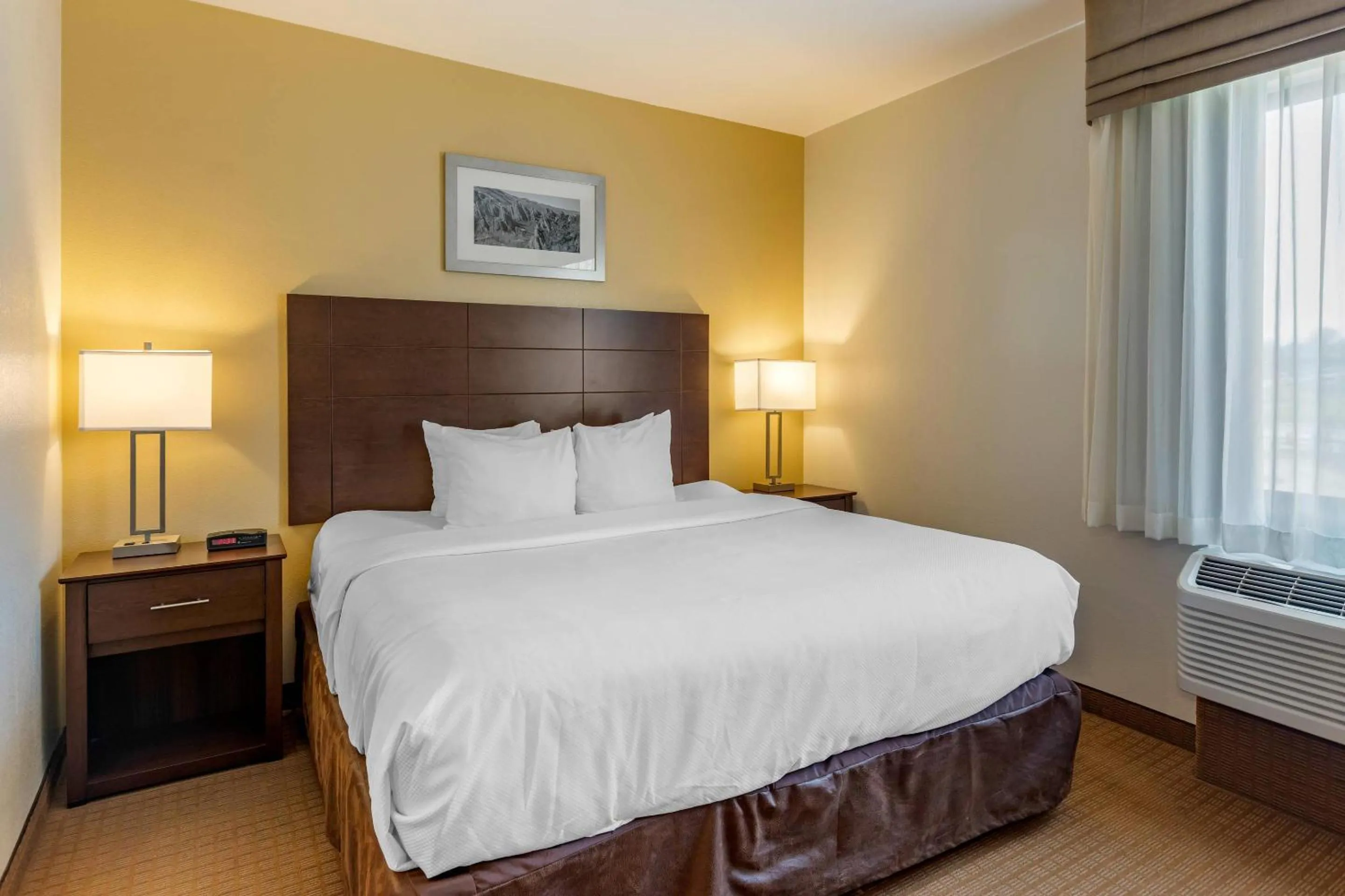 Bedroom, Bed in MainStay Suites Near Denver Downtown