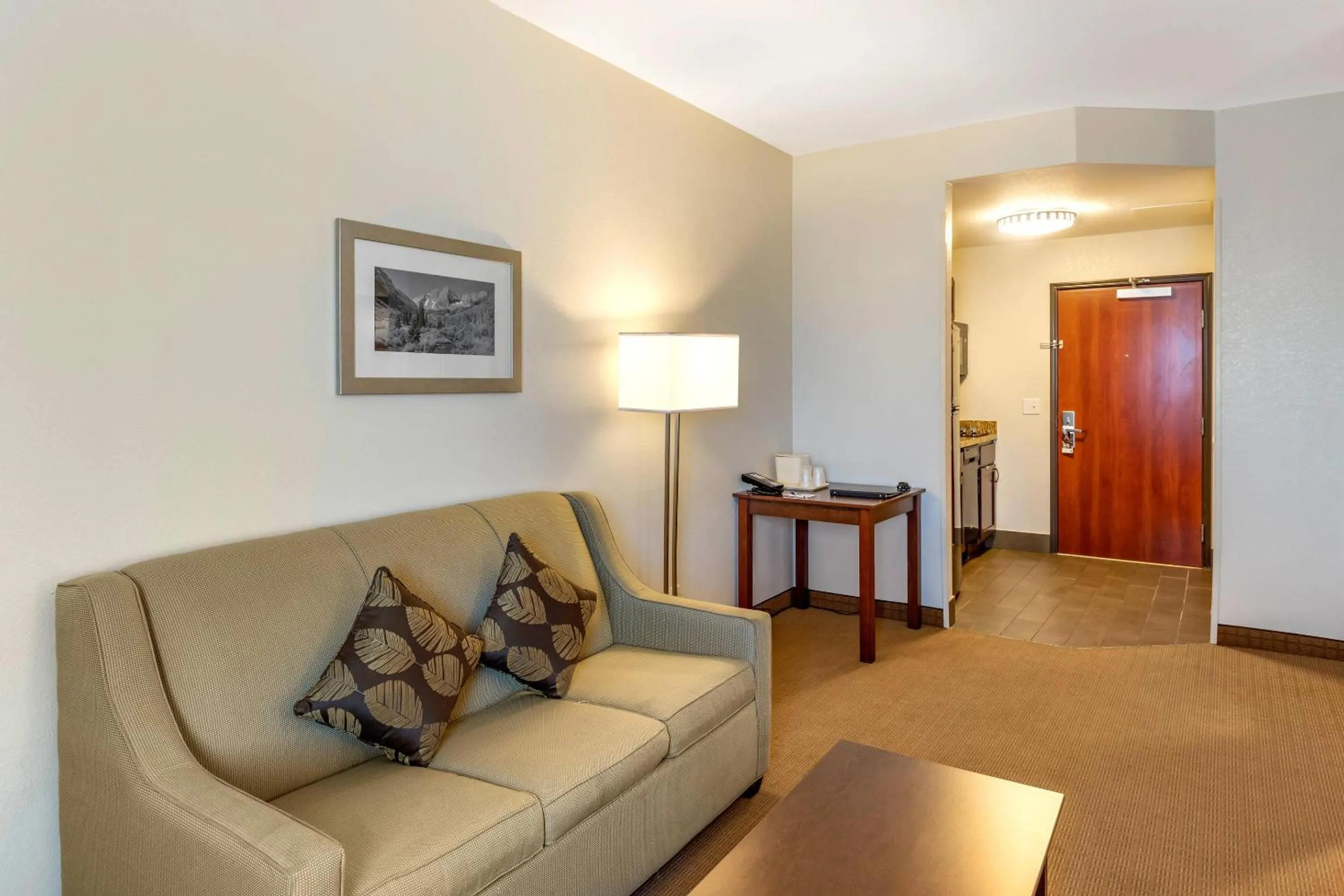 Bedroom in MainStay Suites Near Denver Downtown