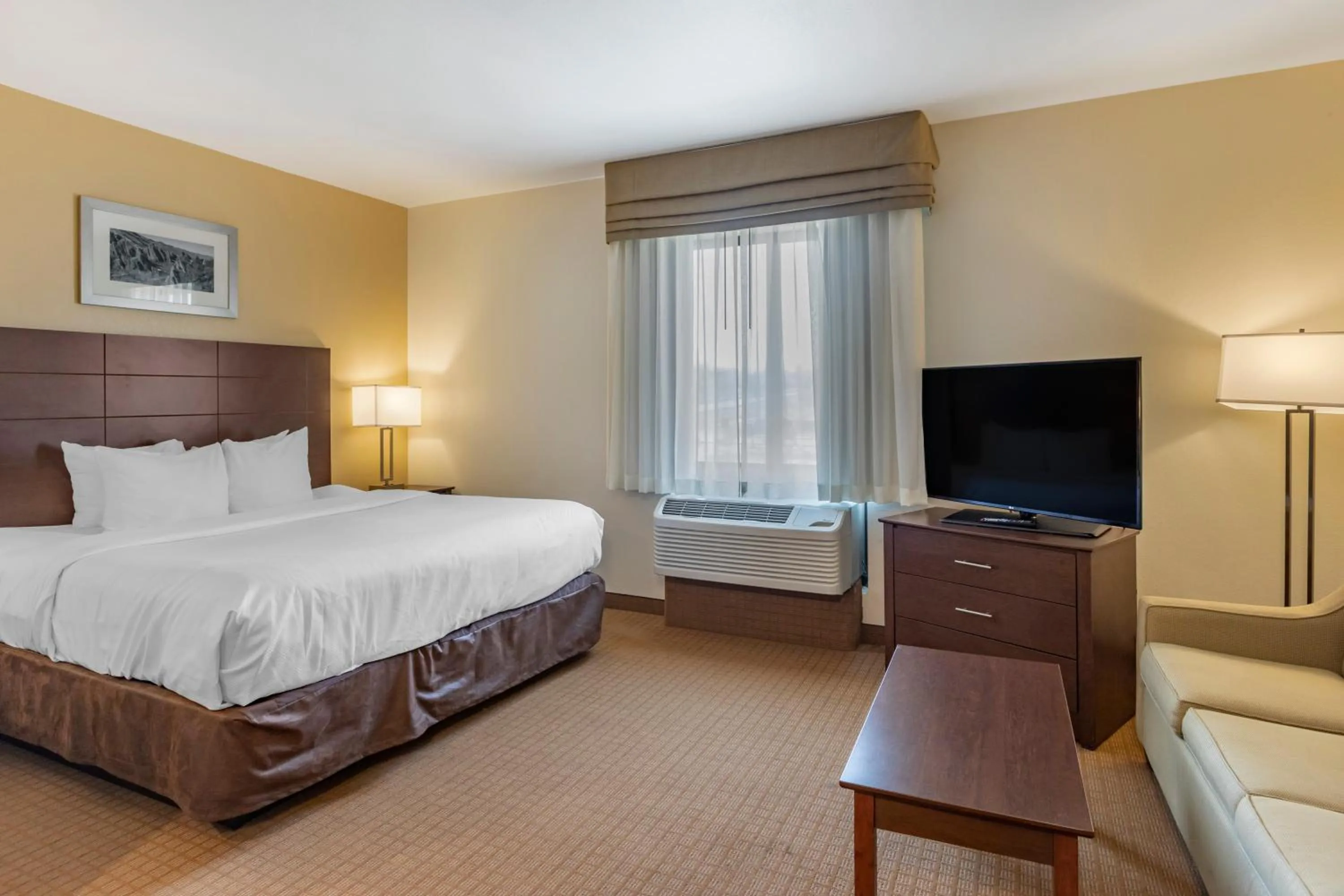 Bed in MainStay Suites Near Denver Downtown