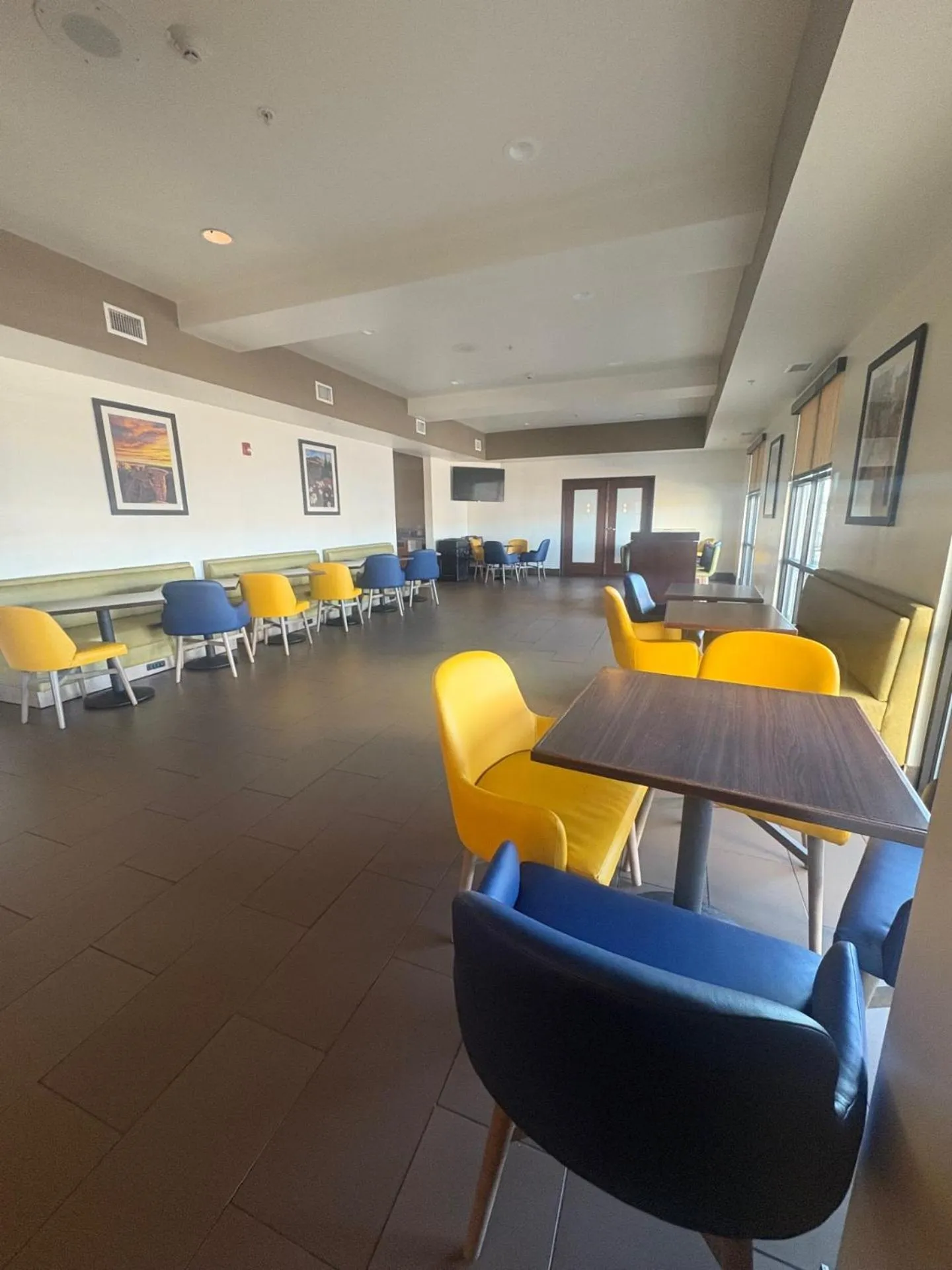 Breakfast in MainStay Suites Near Denver Downtown