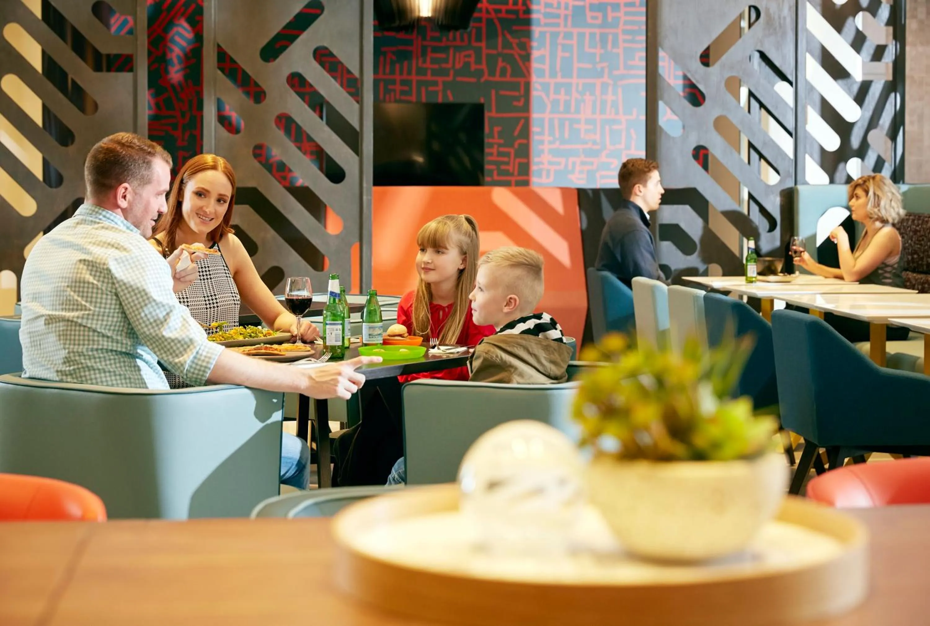 Restaurant/places to eat in Holiday Inn Express Adelaide City Centre by IHG