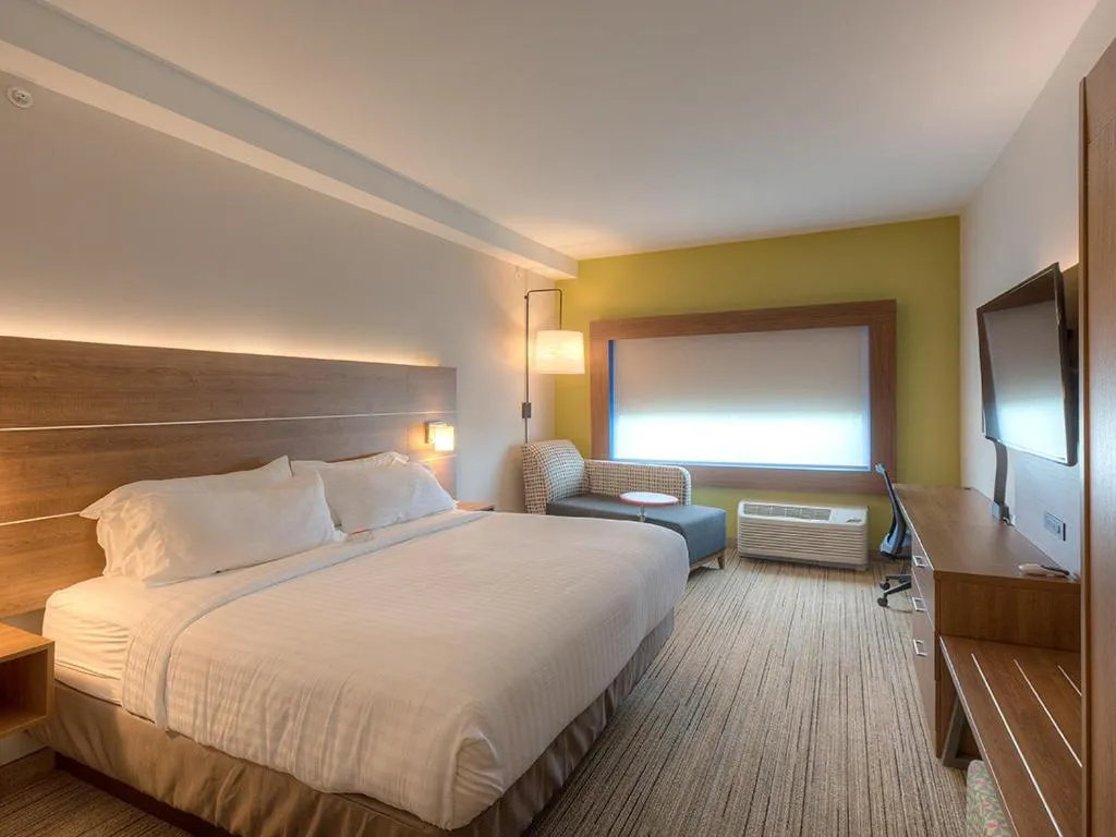 Bed in Holiday Inn Express & Suites - Fort Mill by IHG
