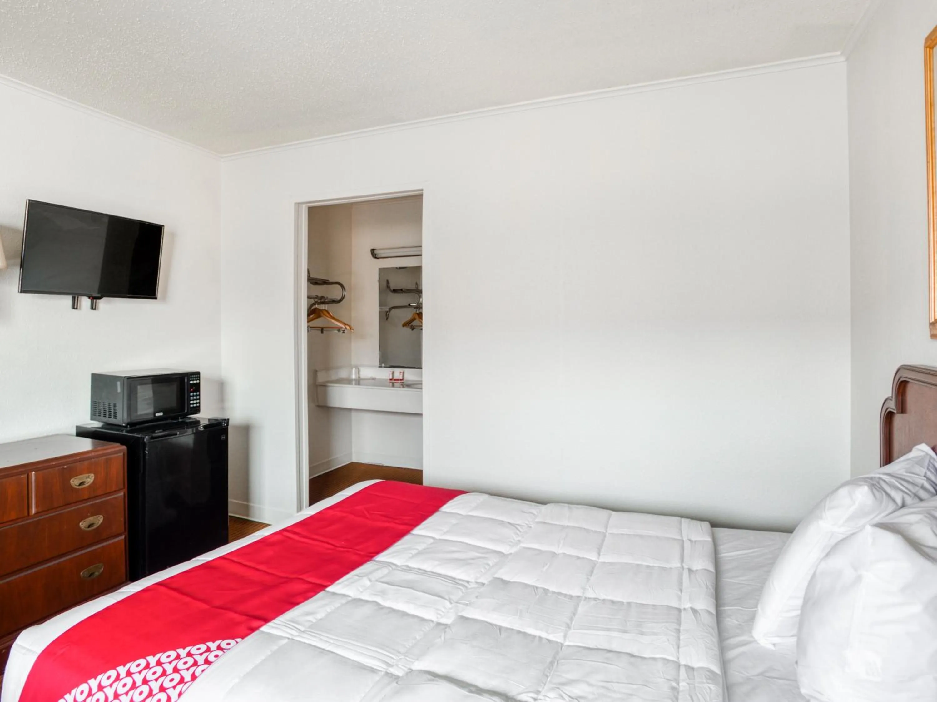 Bedroom, Bed in OYO Hotel San Antonio East