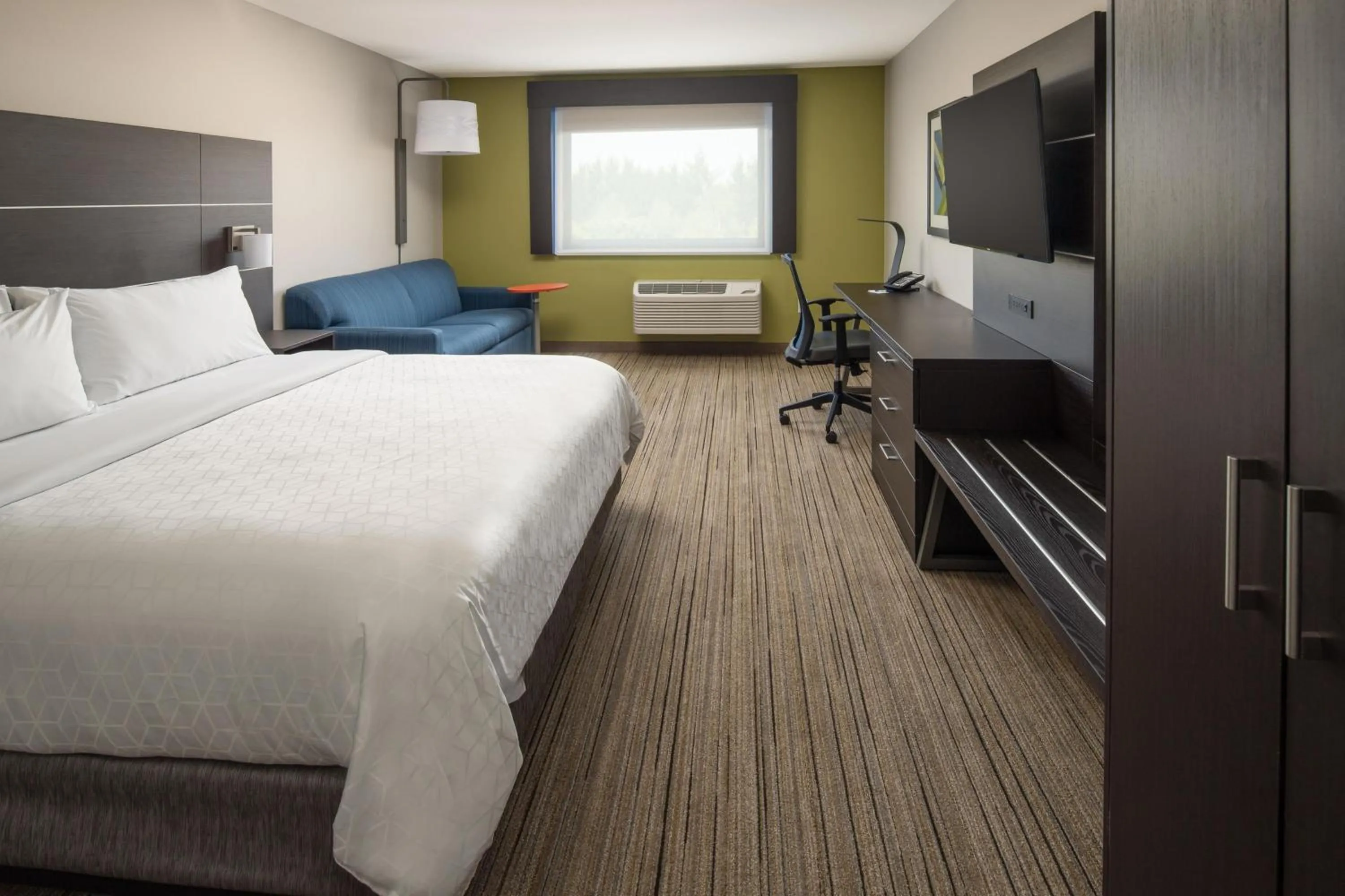 Bed in Holiday Inn Express & Suites - Camas by IHG