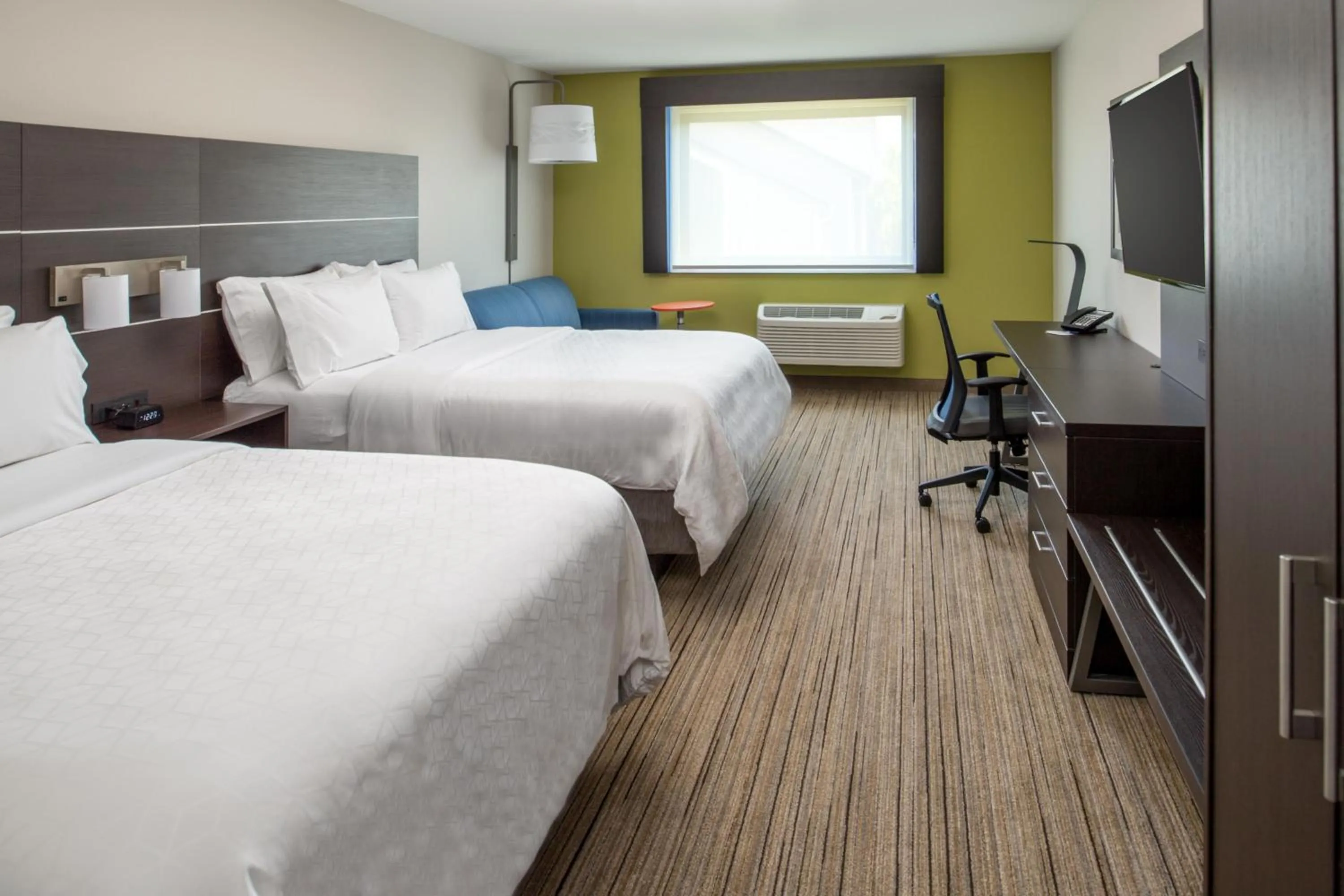 Bedroom, Bed in Holiday Inn Express & Suites - Camas by IHG