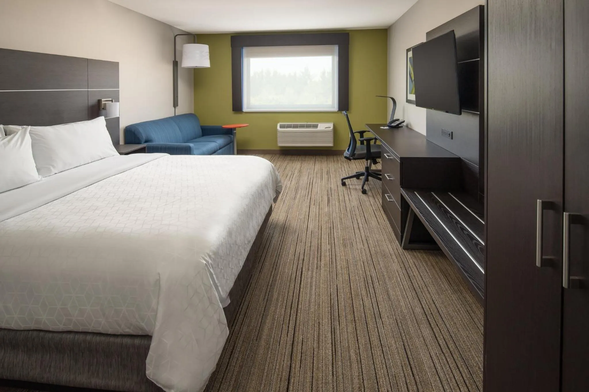 Photo of the whole room, Bed in Holiday Inn Express & Suites - Camas by IHG
