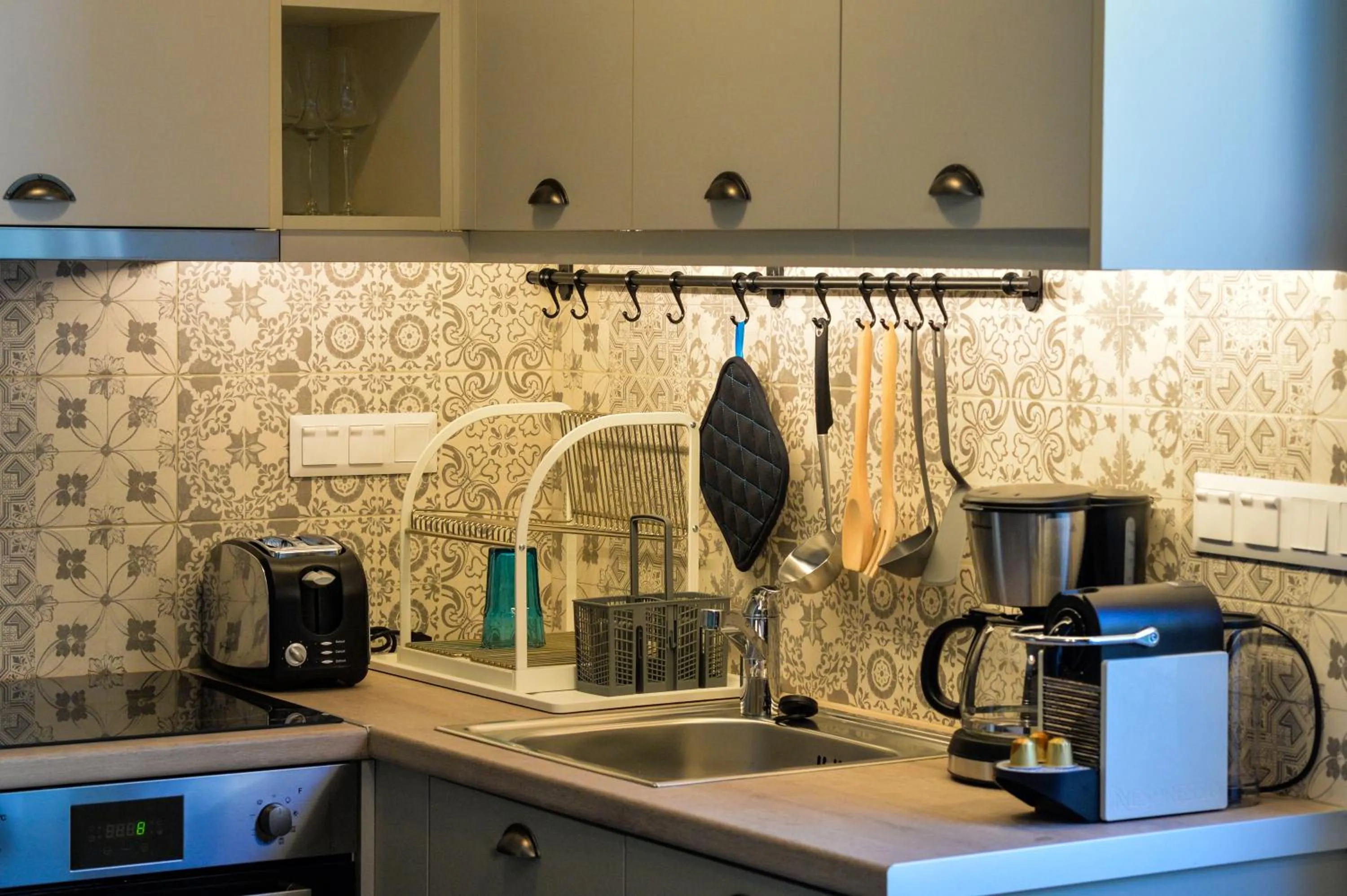 Kitchen or kitchenette in City Cottage - Kalamata Villas