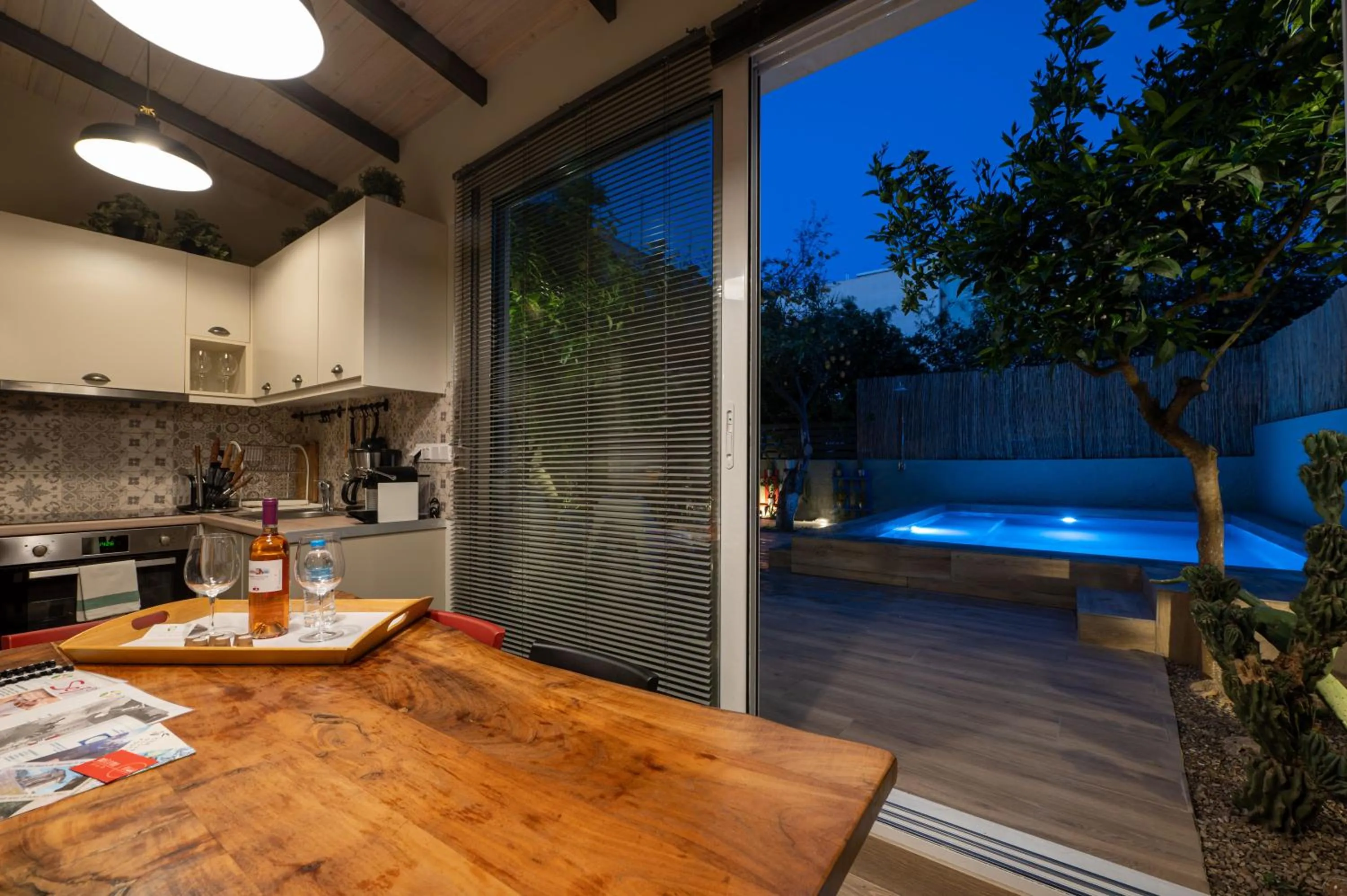 Kitchen or kitchenette in City Cottage - Kalamata Villas