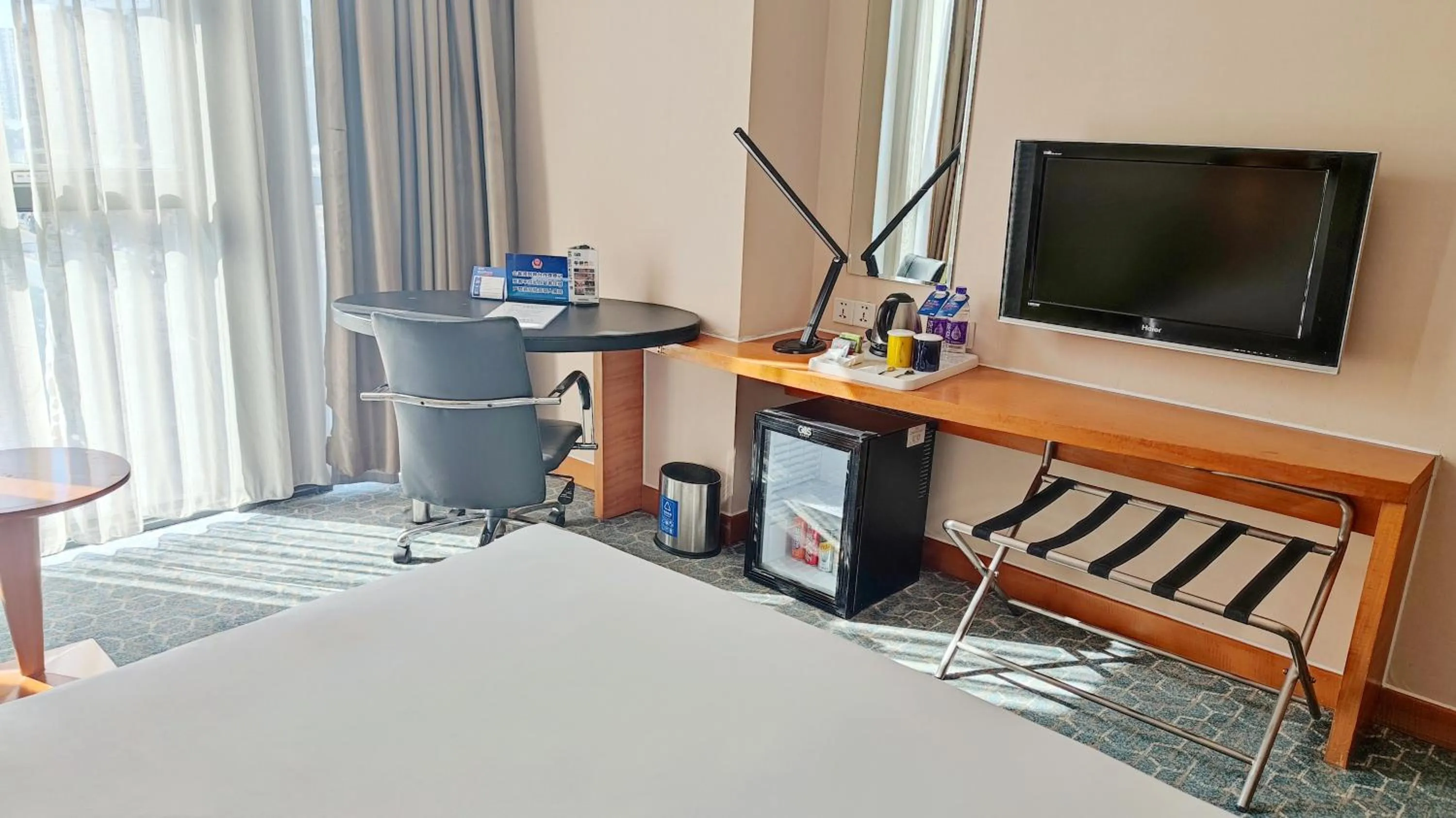 Bed in Holiday Inn Express Beijing Huacai by IHG