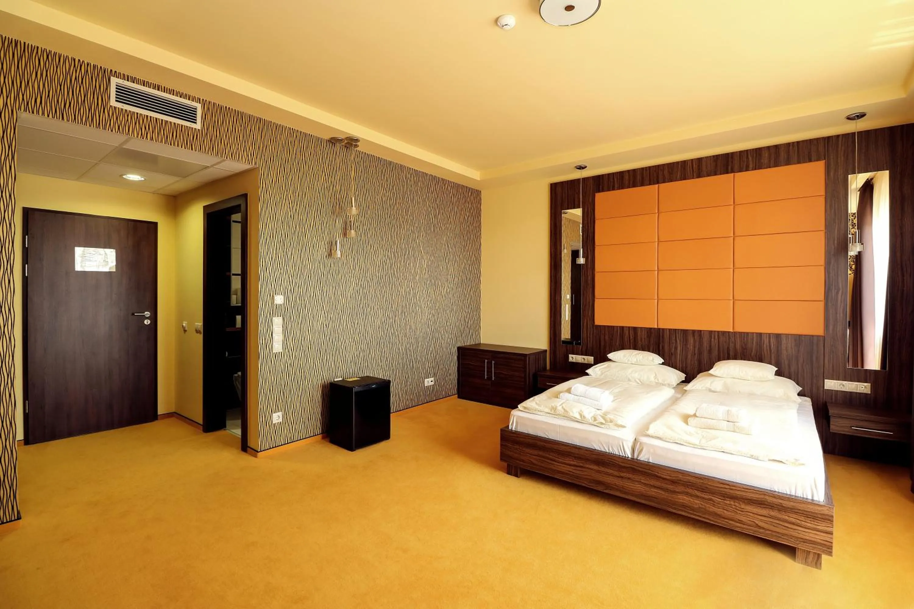 Triple Room with Balcony - single occupancy in Ipari Park Panzió