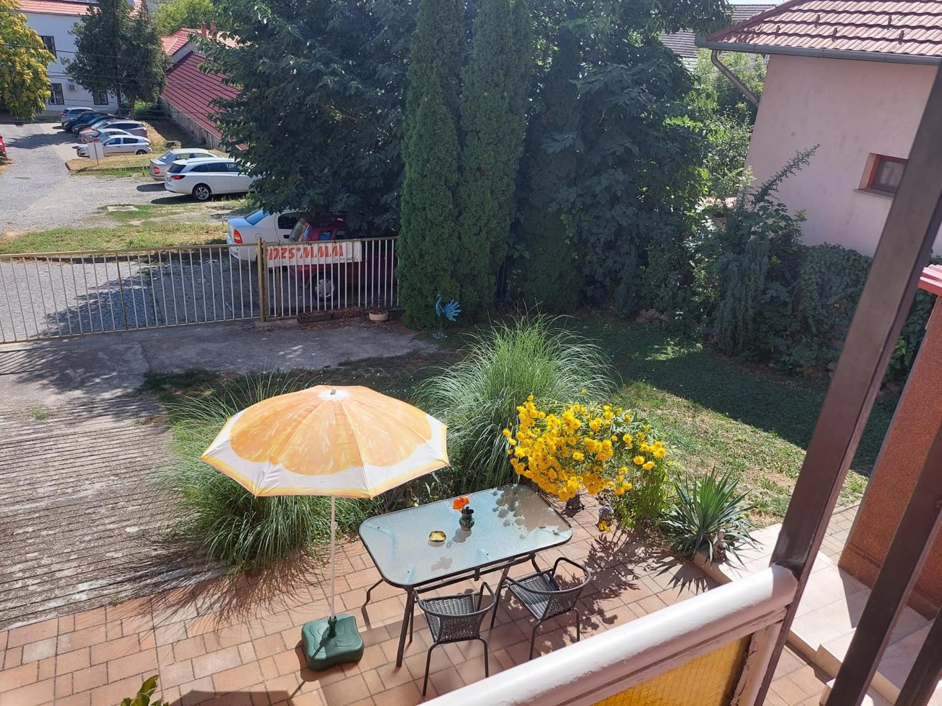 Garden view in Royal Court Apartman - HU registered IntStud Apartman