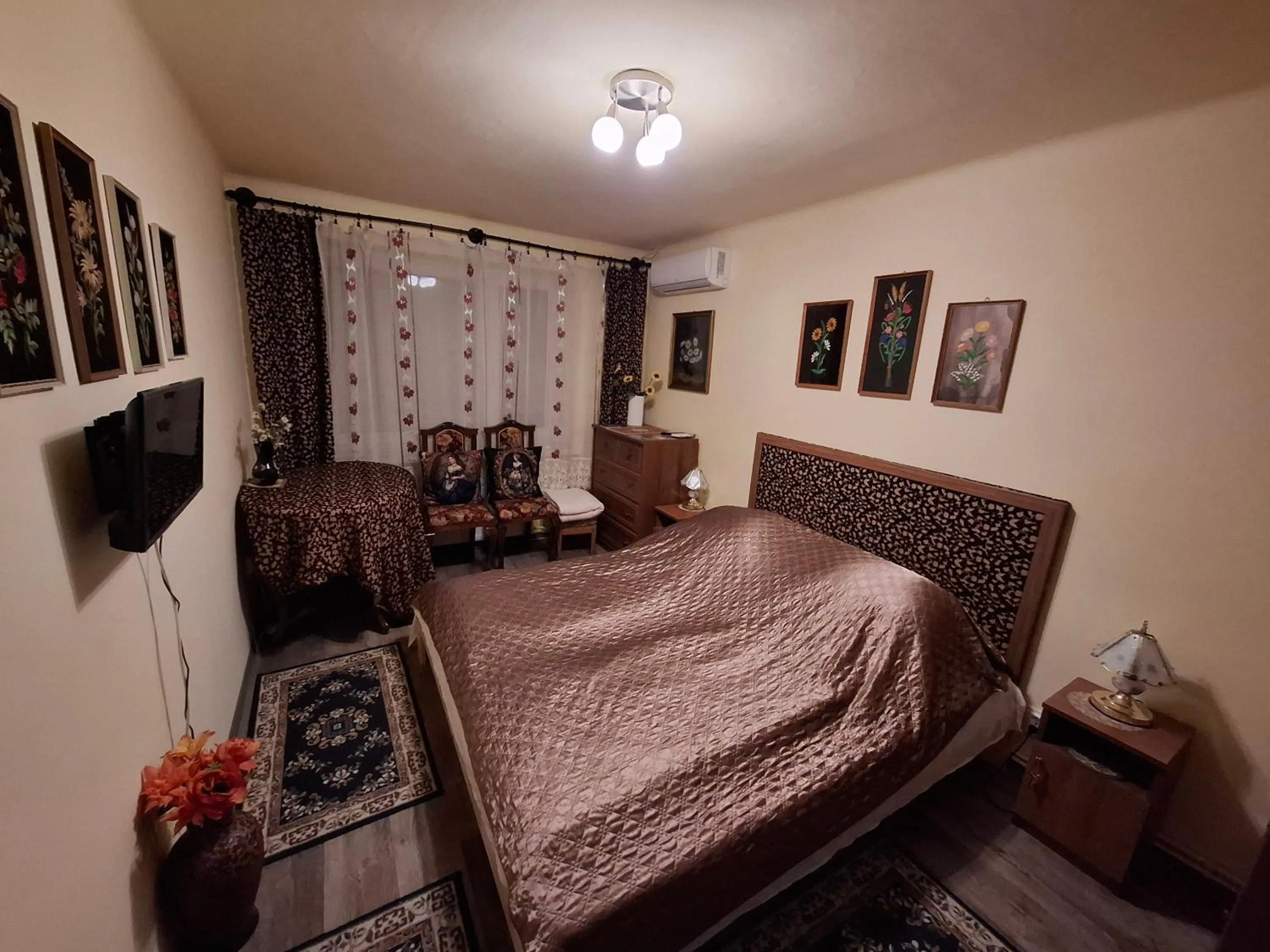 Bed in Royal Court Apartman - HU registered IntStud Apartman