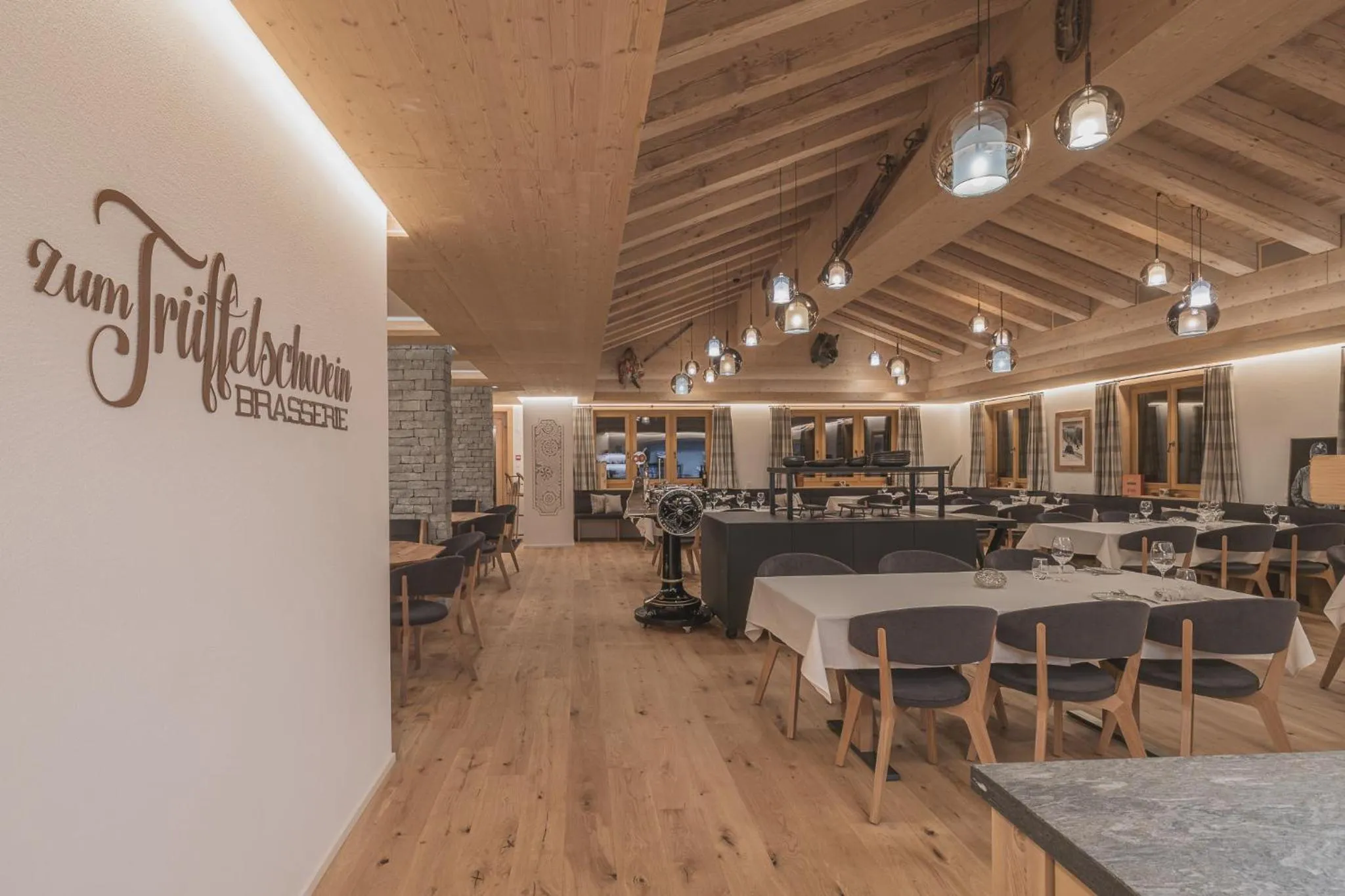 Restaurant/places to eat in Hotel Sarain Active Mountain Resort