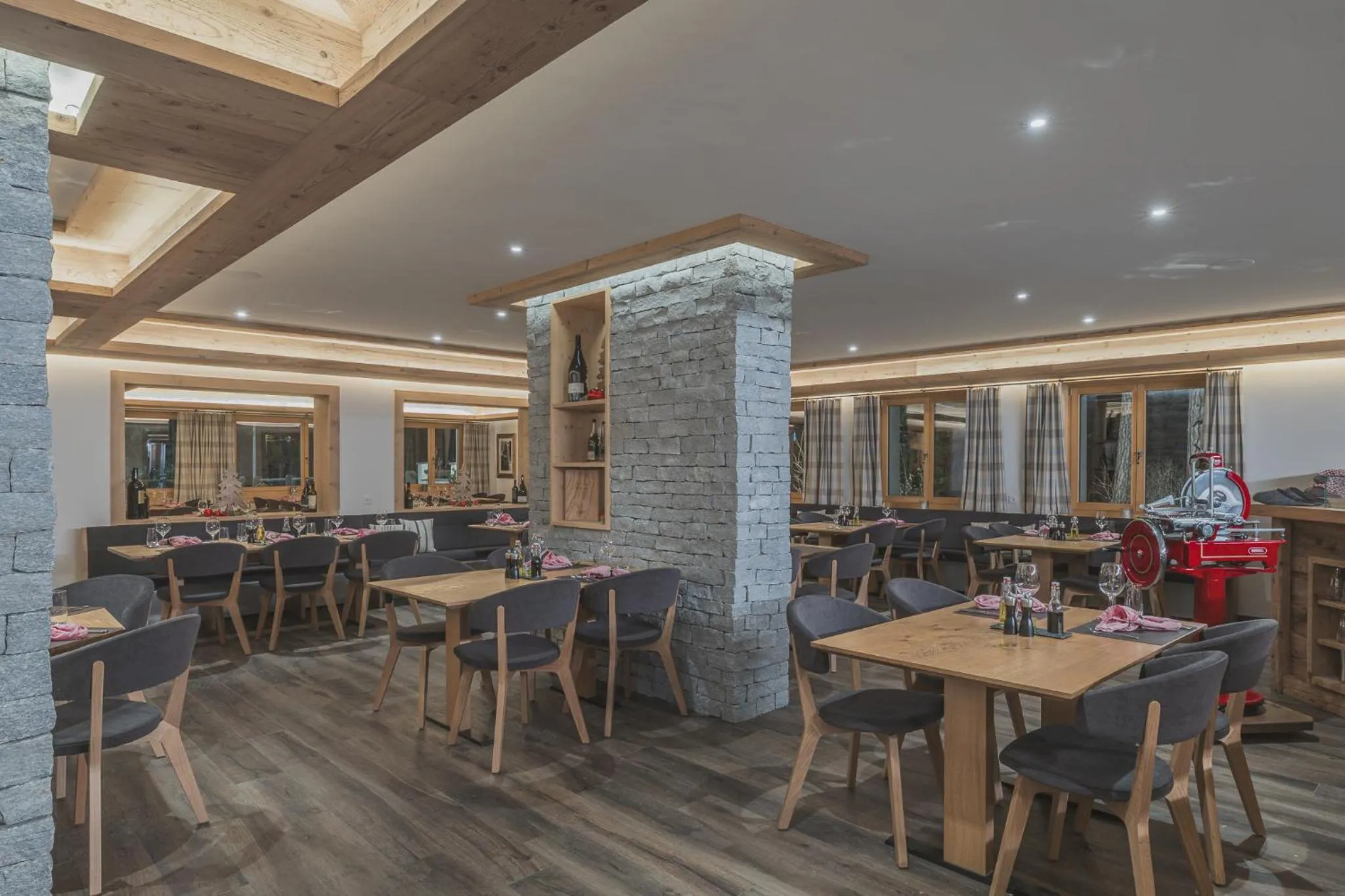 Restaurant/places to eat in Hotel Sarain Active Mountain Resort