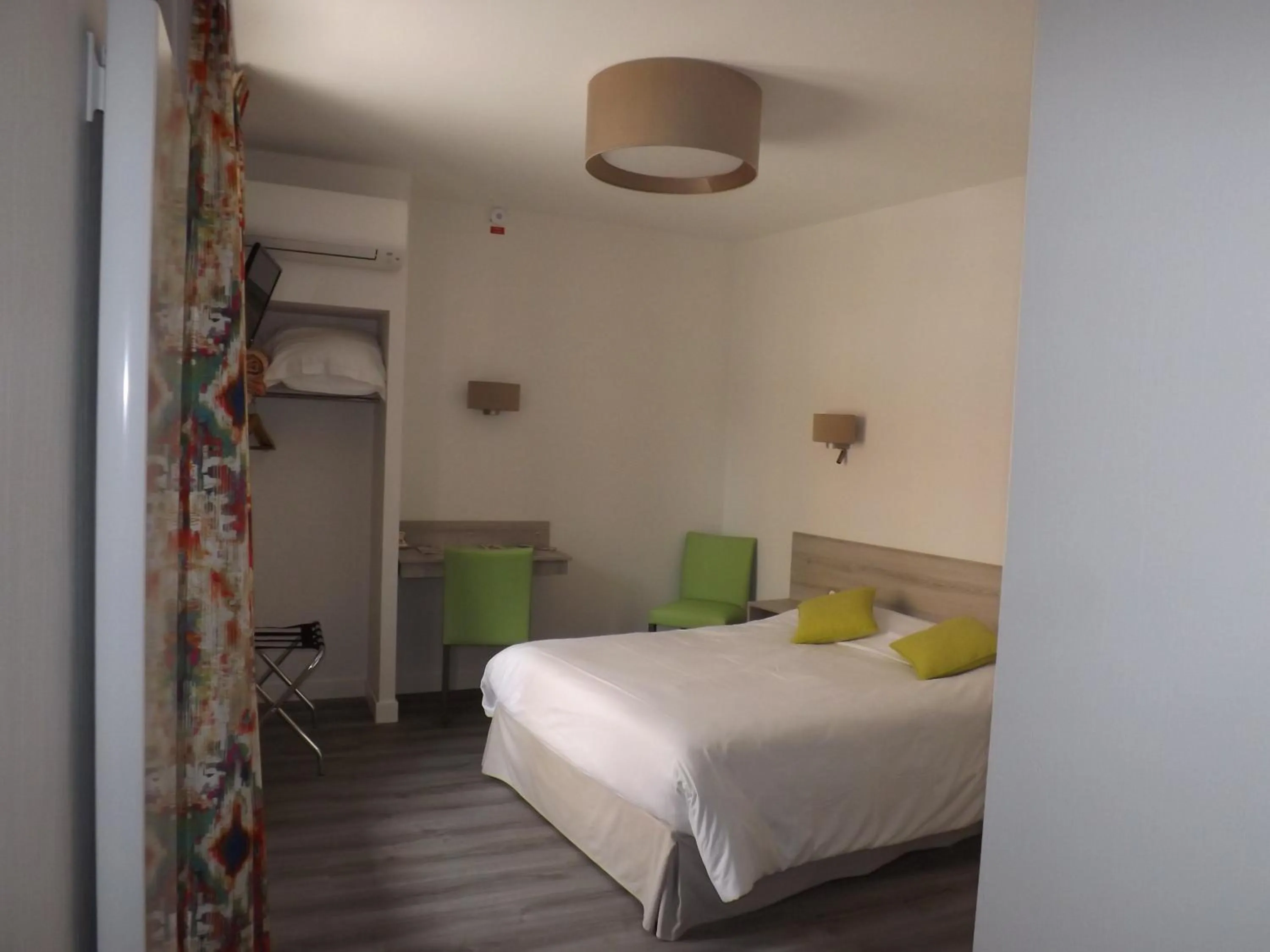 Photo of the whole room, Bed in Hotel Restaurant Le Parc