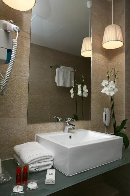 Bathroom in Dovitel Boutique Hotel