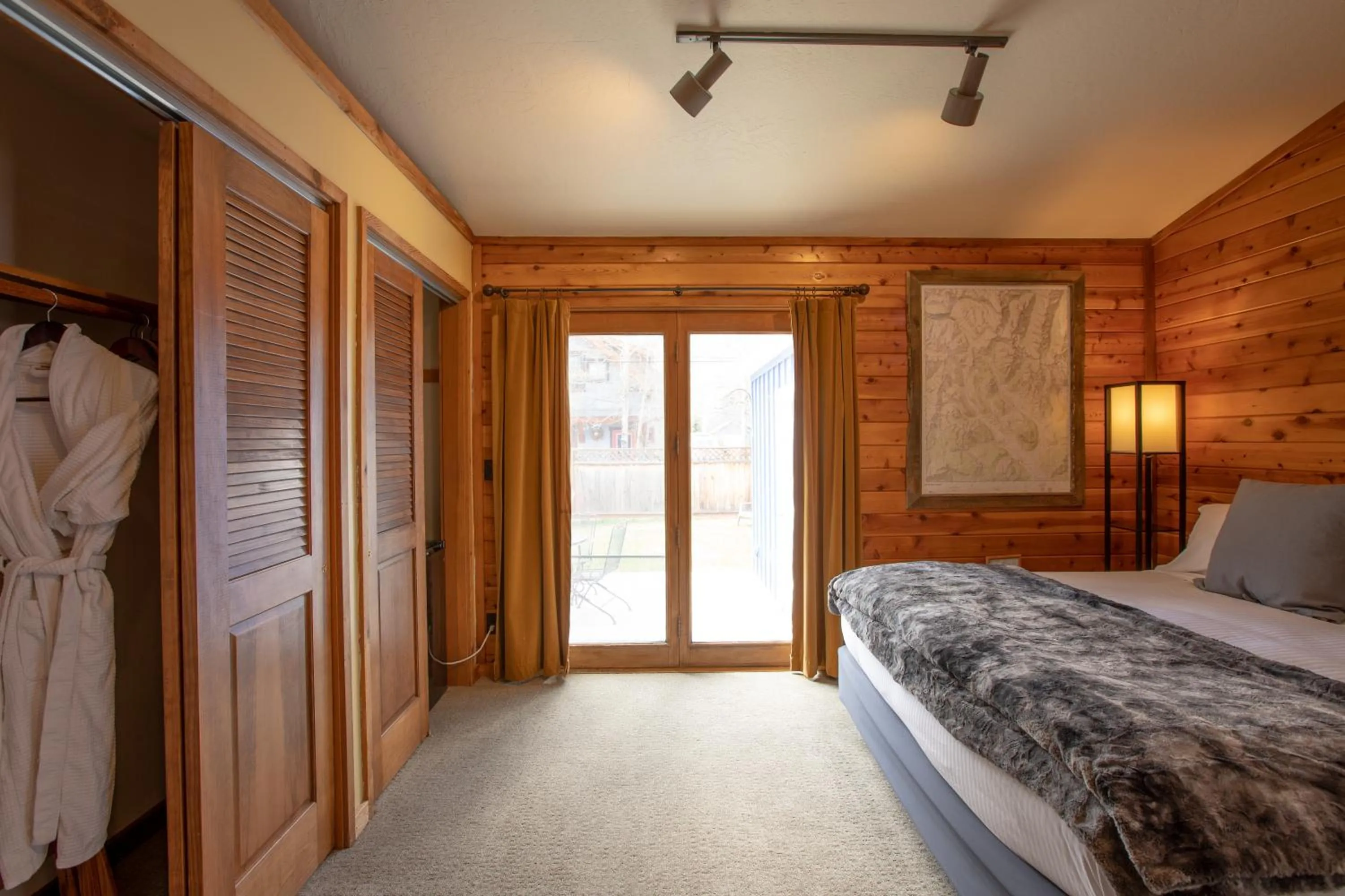 Bedroom, Bed in Purple Mountain Bed & Breakfast & Spa