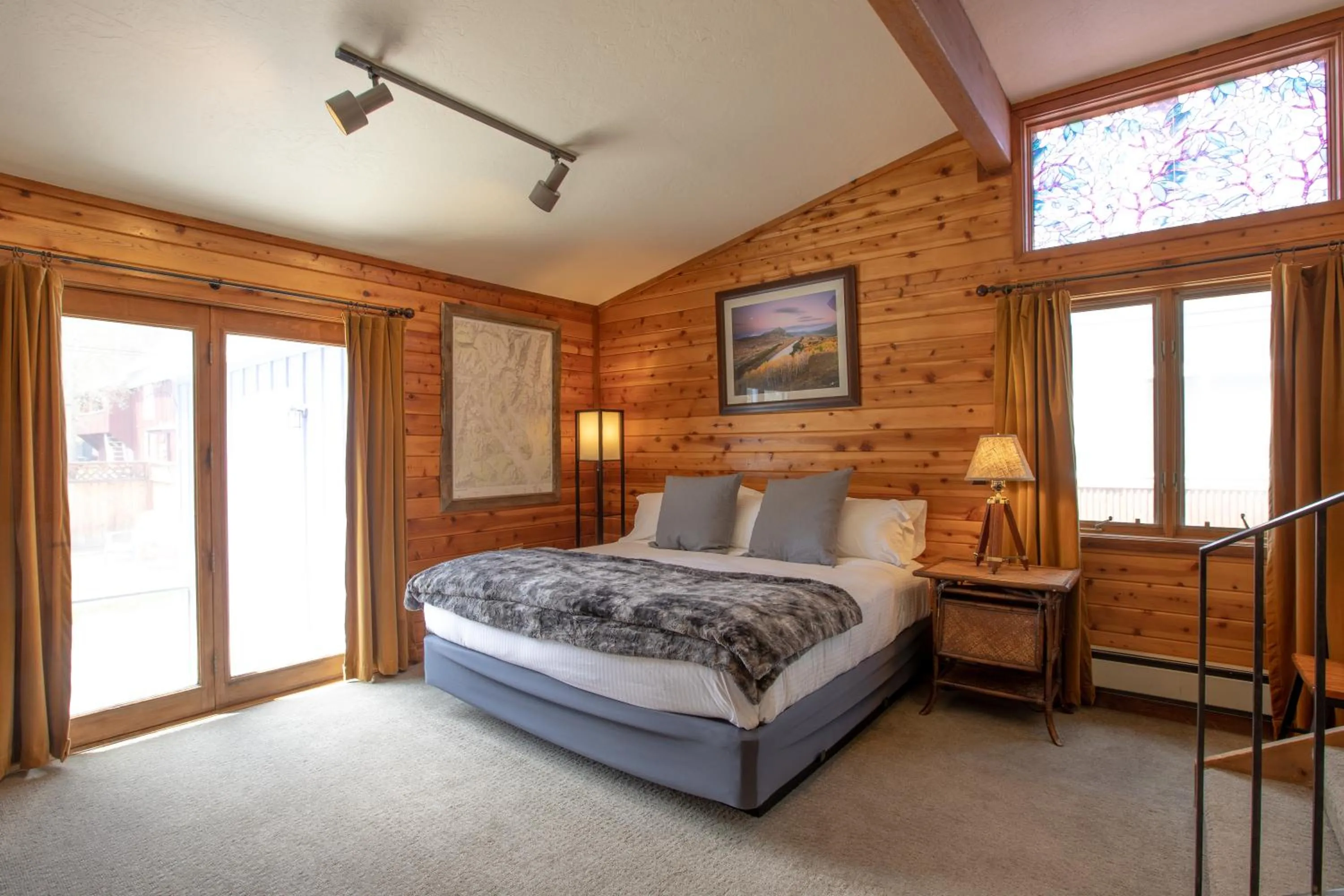 Bedroom, Bed in Purple Mountain Bed & Breakfast & Spa
