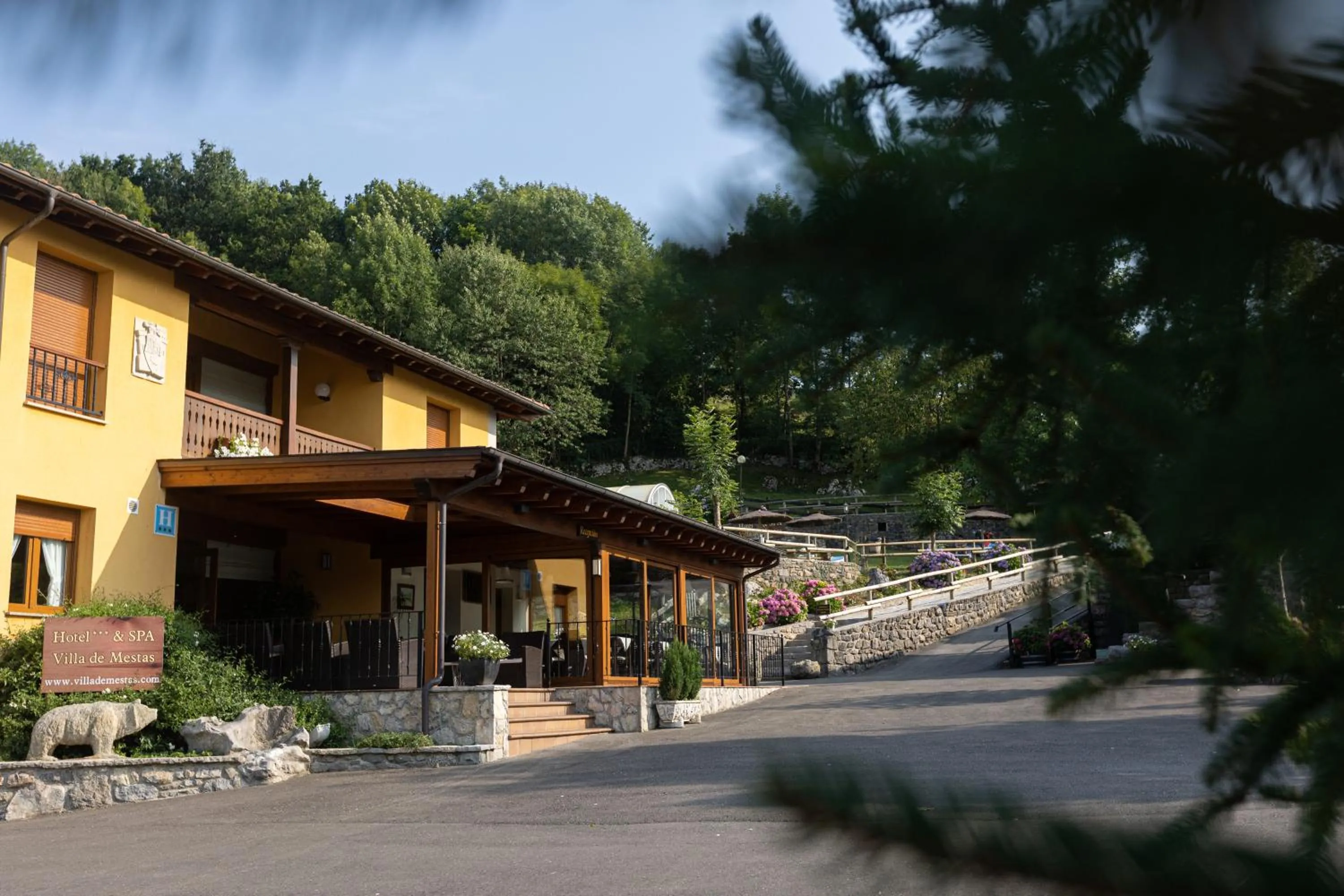 Property building in Hotel & Spa Villa de Mestas