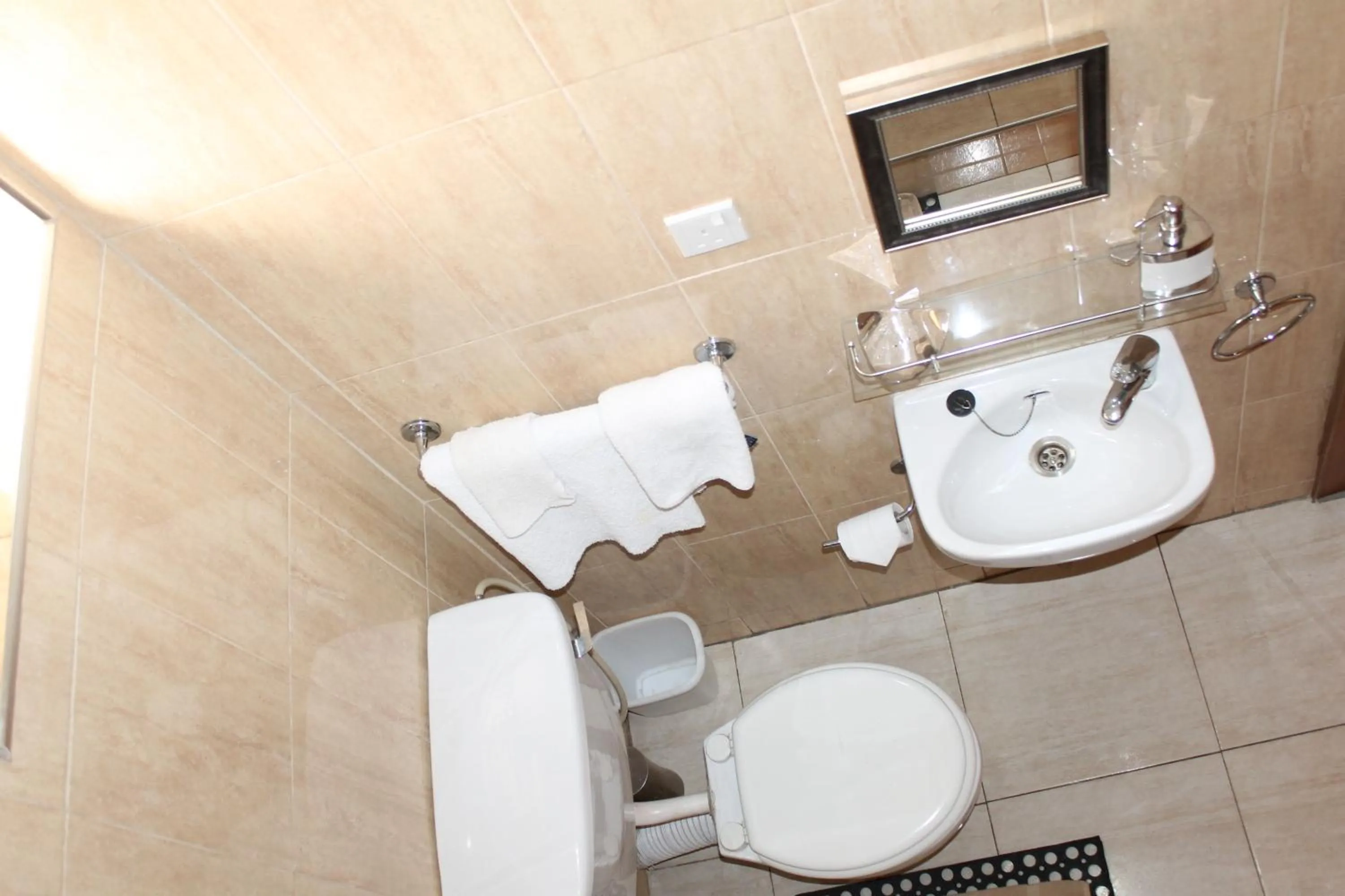 Bathroom in Jesiwa B's Little Palace