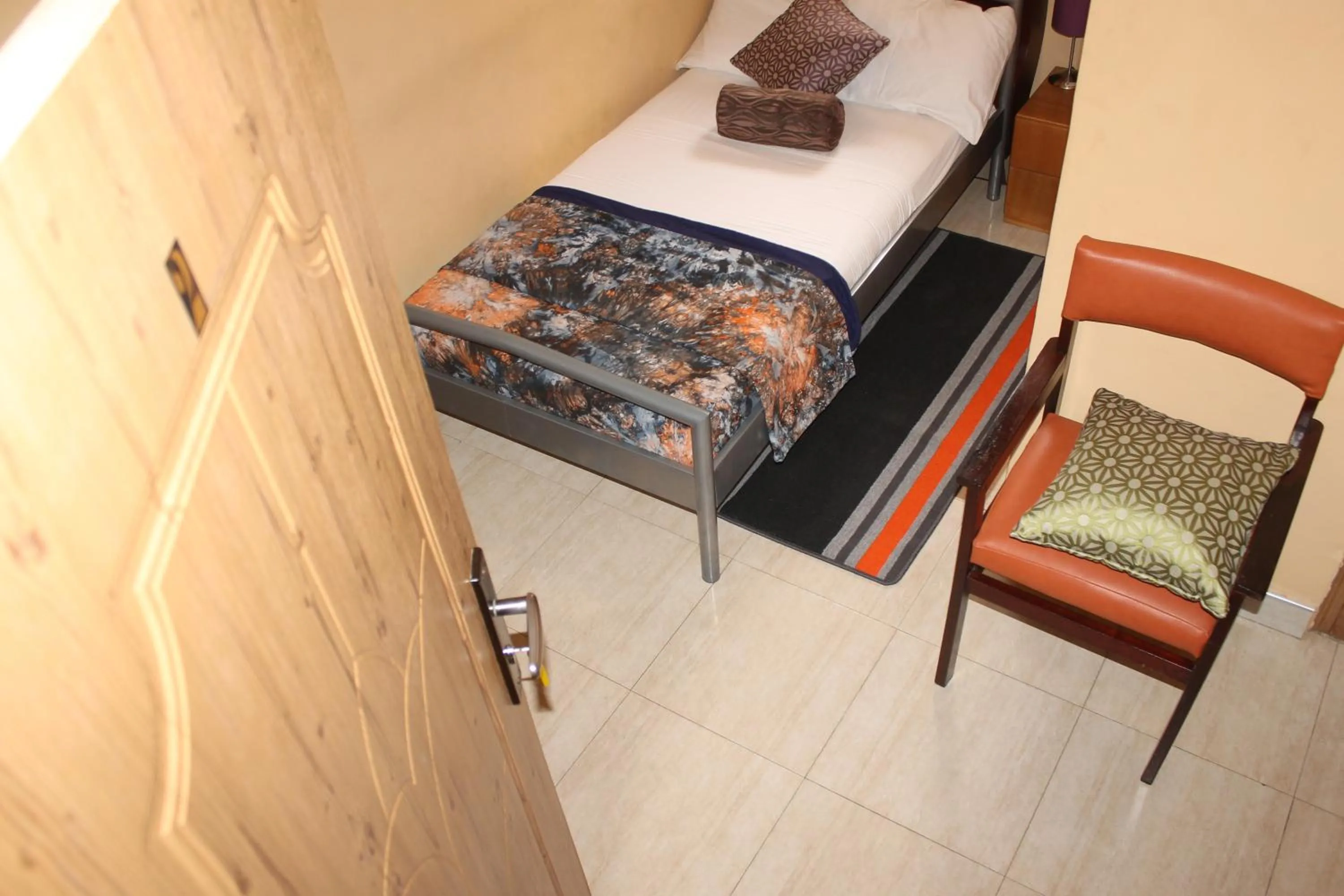 Photo of the whole room, Bed in Jesiwa B's Little Palace