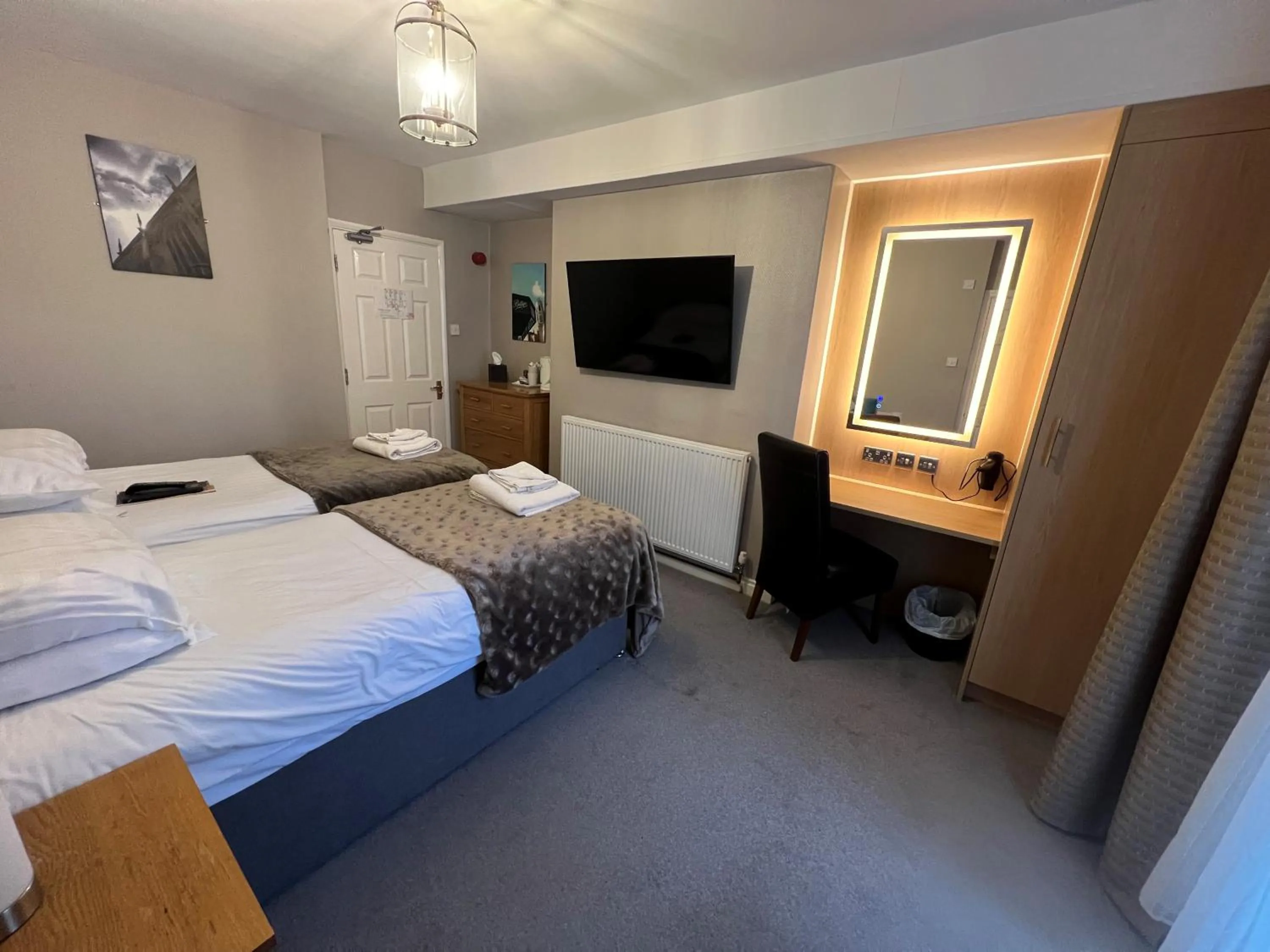 Bed in Hedley House Hotel & Apartments