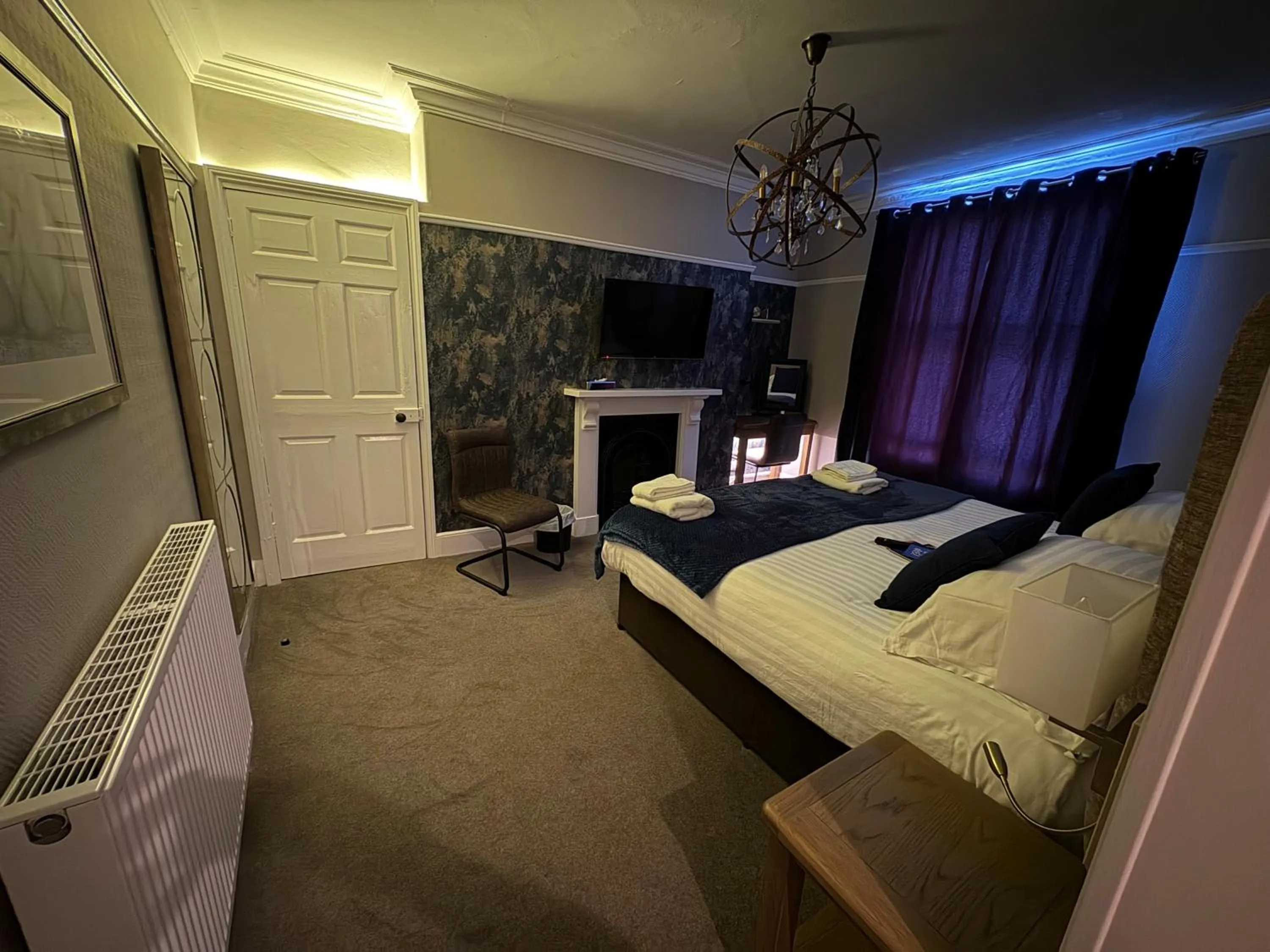 Bedroom, Bed in Hedley House Hotel & Apartments