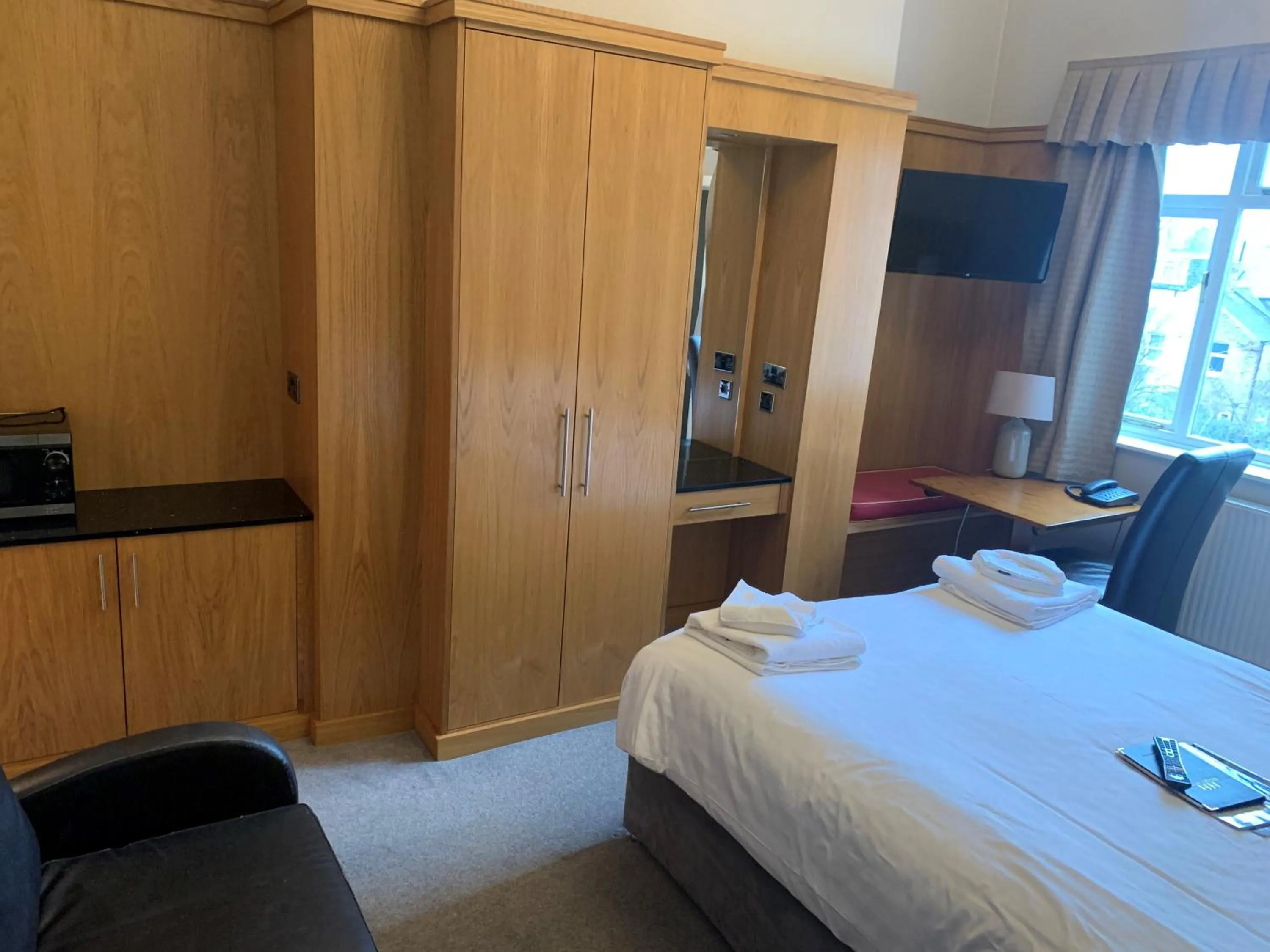 Bed in Hedley House Hotel & Apartments