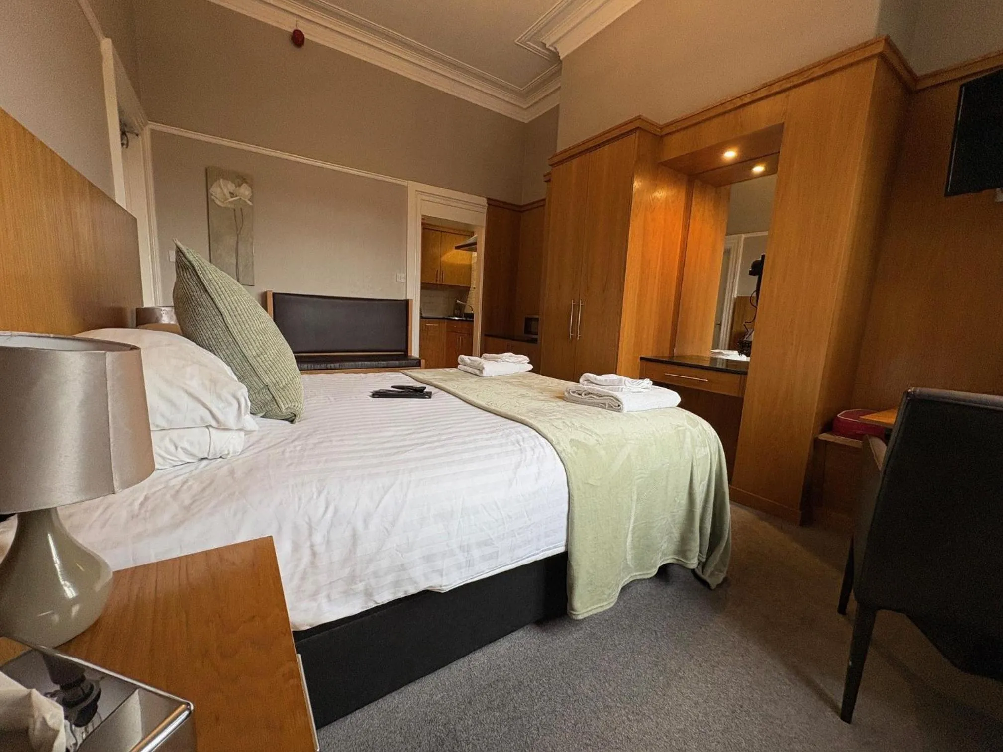 Bedroom, Bed in Hedley House Hotel & Apartments
