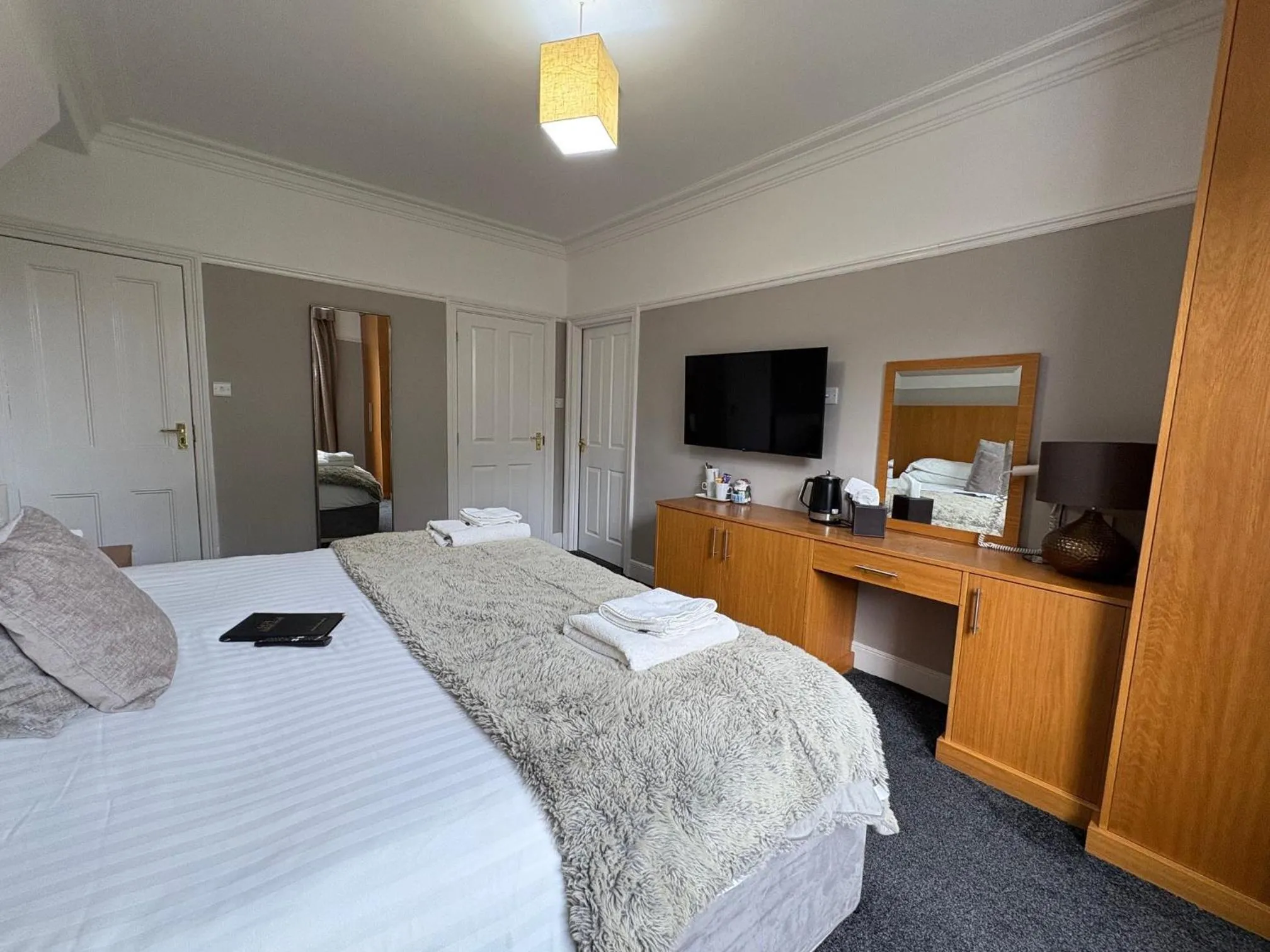 Bedroom, Bed in Hedley House Hotel & Apartments