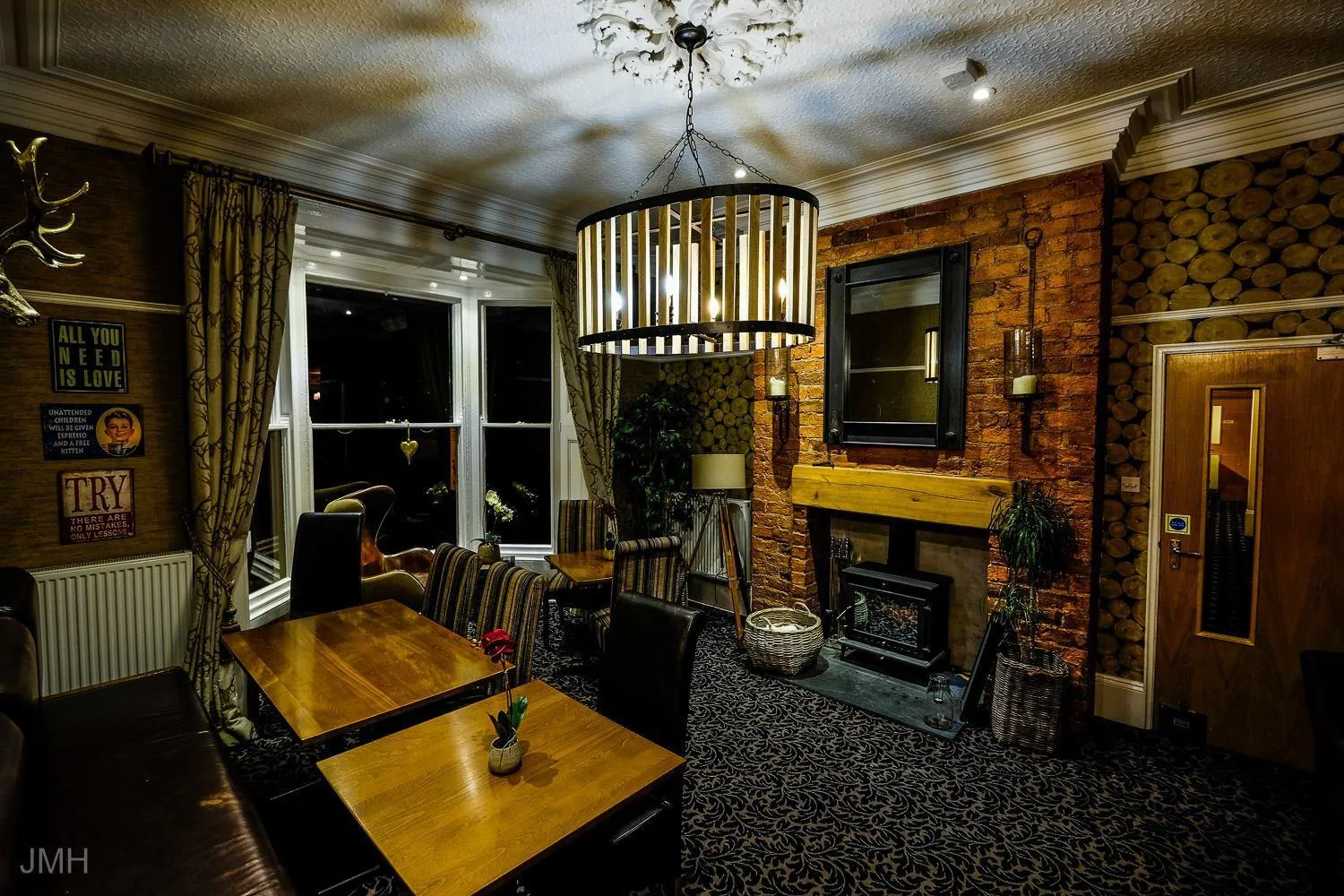 Restaurant/places to eat in Hedley House Hotel & Apartments