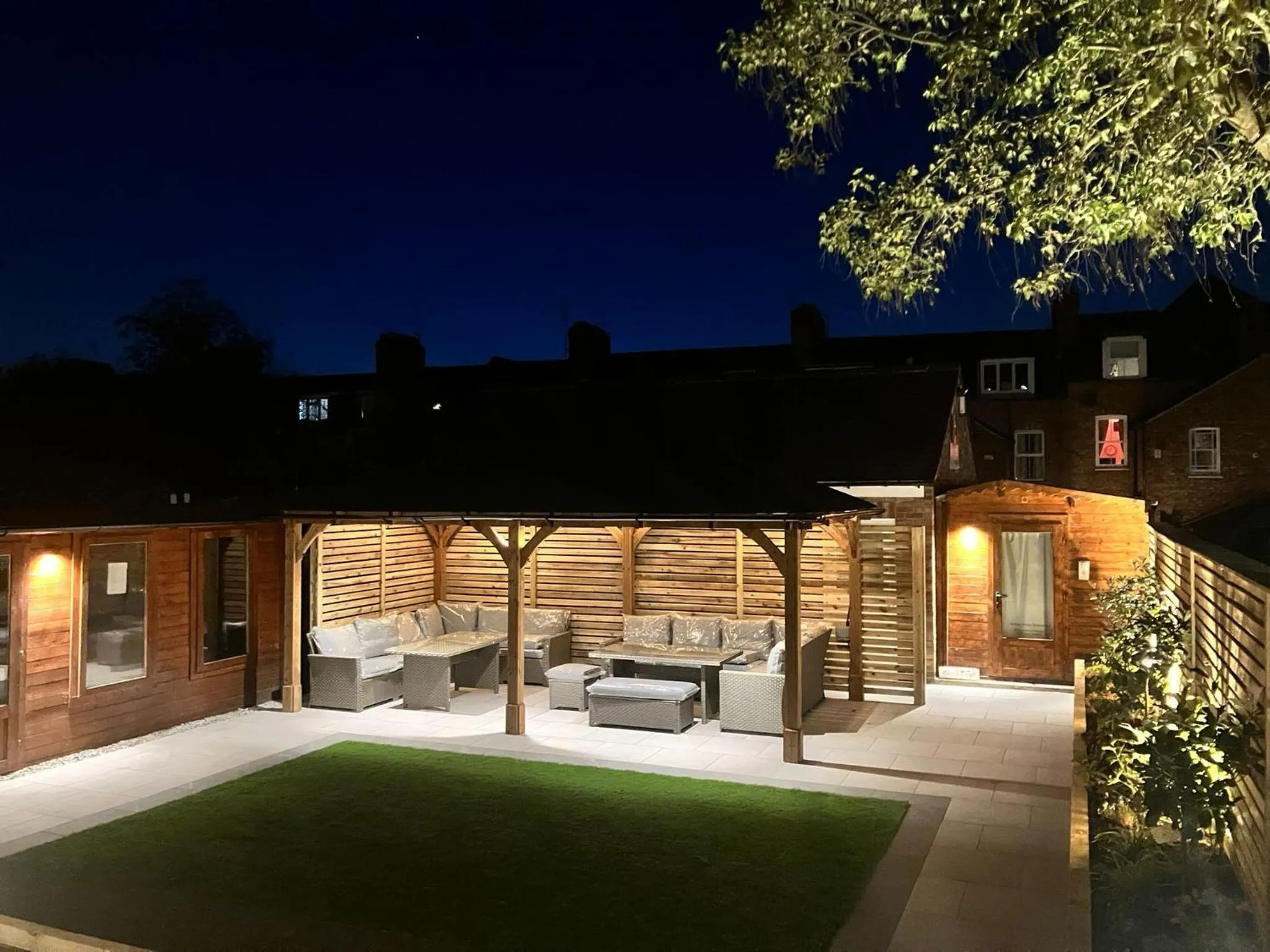 BBQ facilities in Hedley House Hotel & Apartments