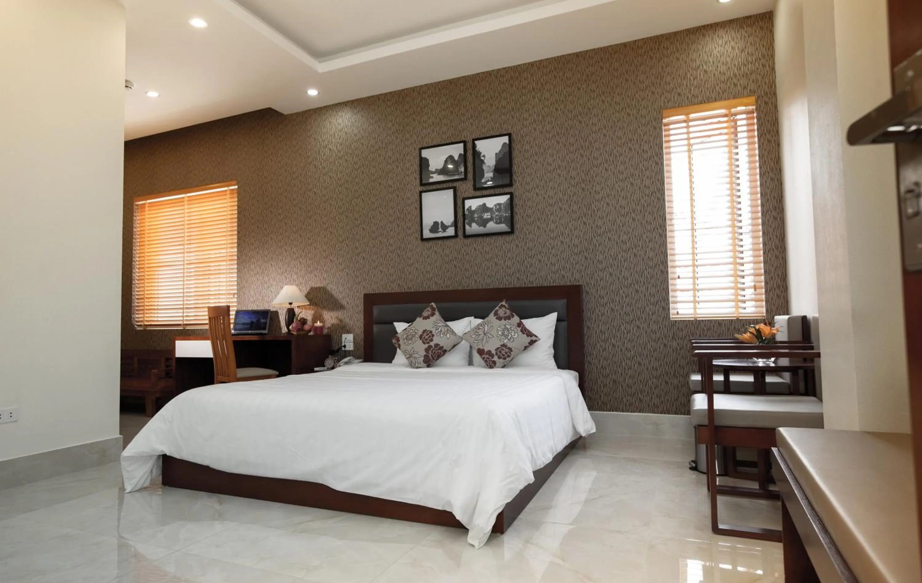 Bedroom, Bed in HalongSeoul Hotel