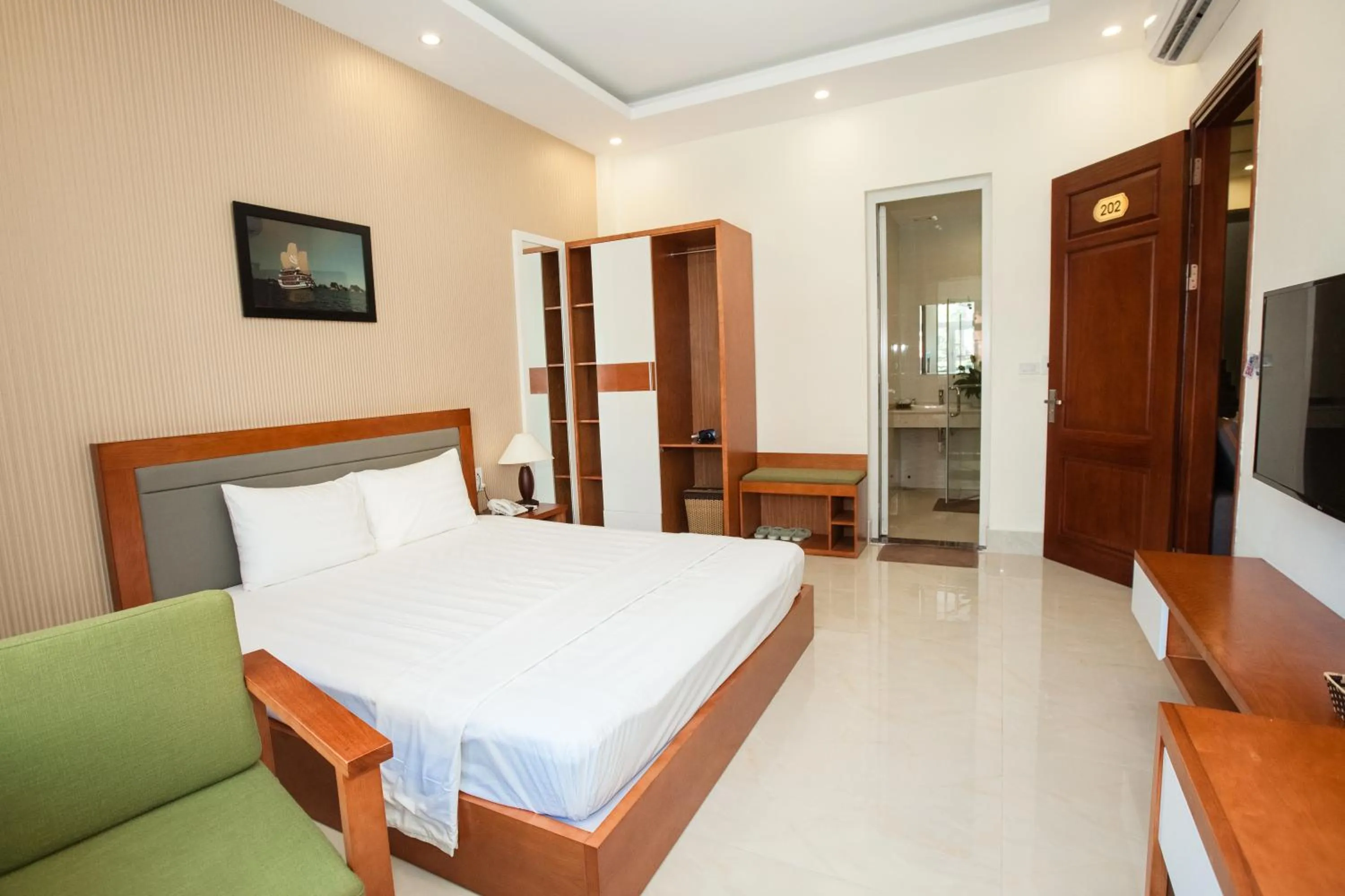 Bed in HalongSeoul Hotel