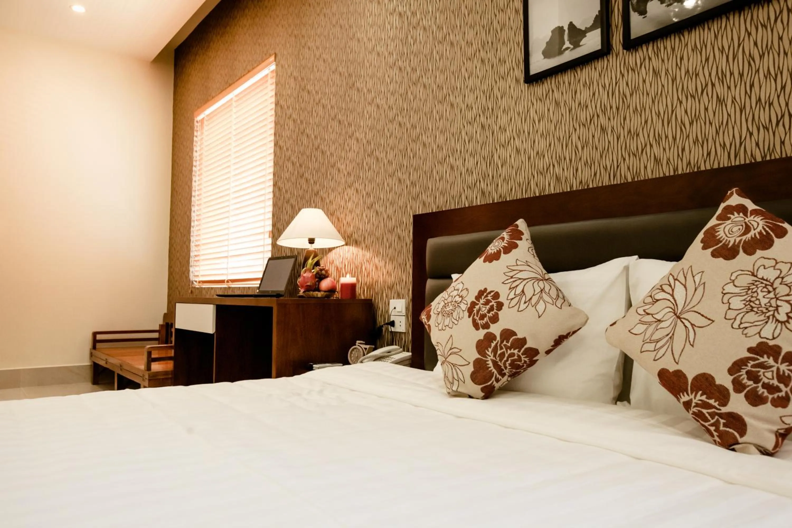 Bedroom, Bed in HalongSeoul Hotel