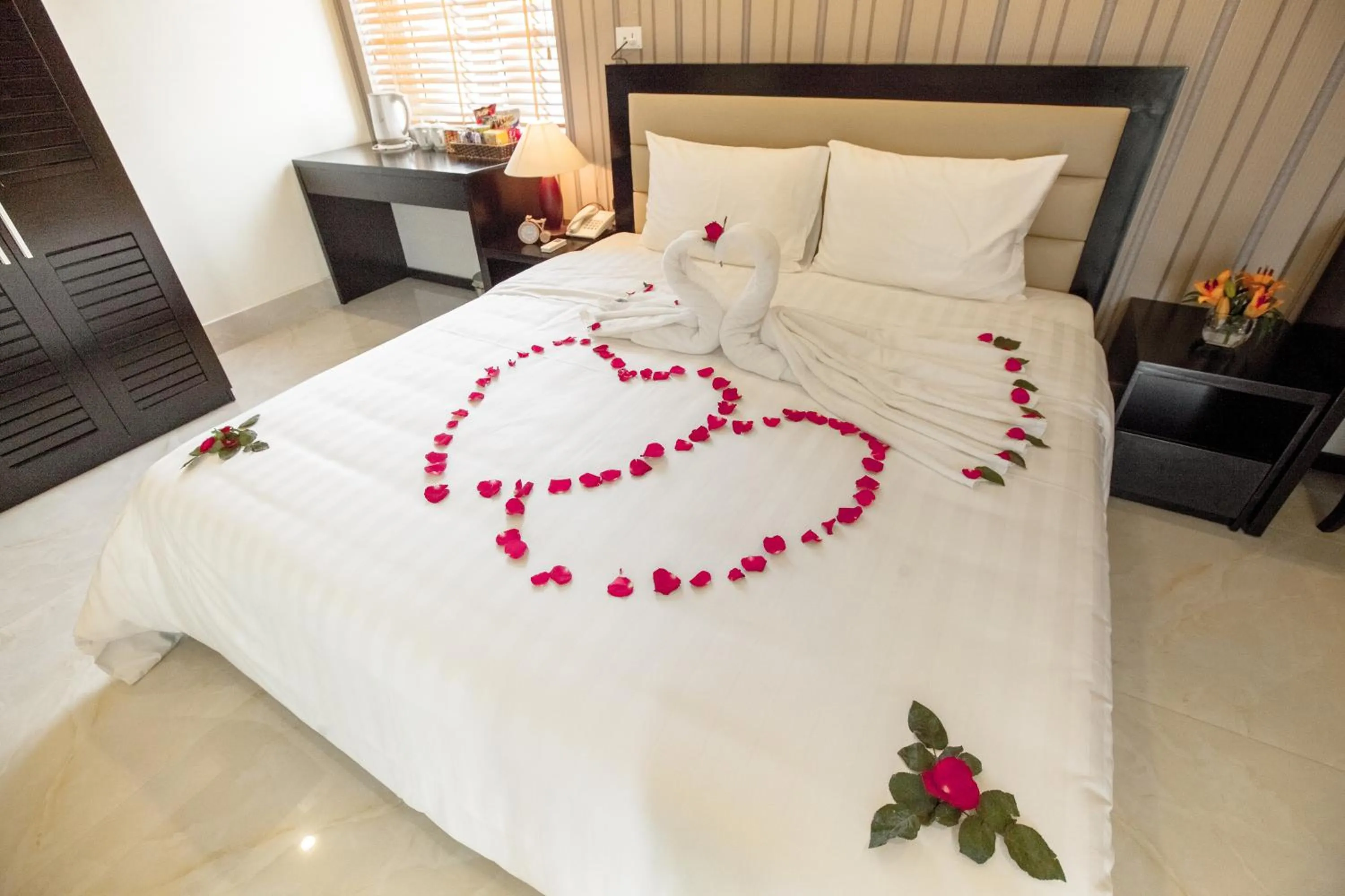 Bedroom, Bed in HalongSeoul Hotel