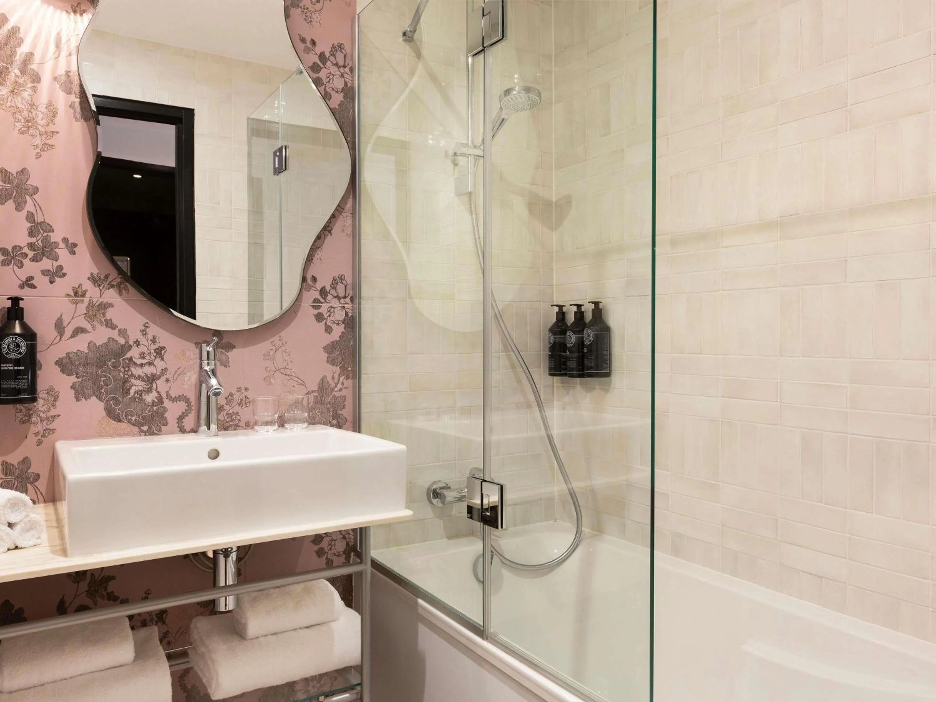 Bedroom in Hotel Les Capitouls Toulouse Centre - Handwritten Collection