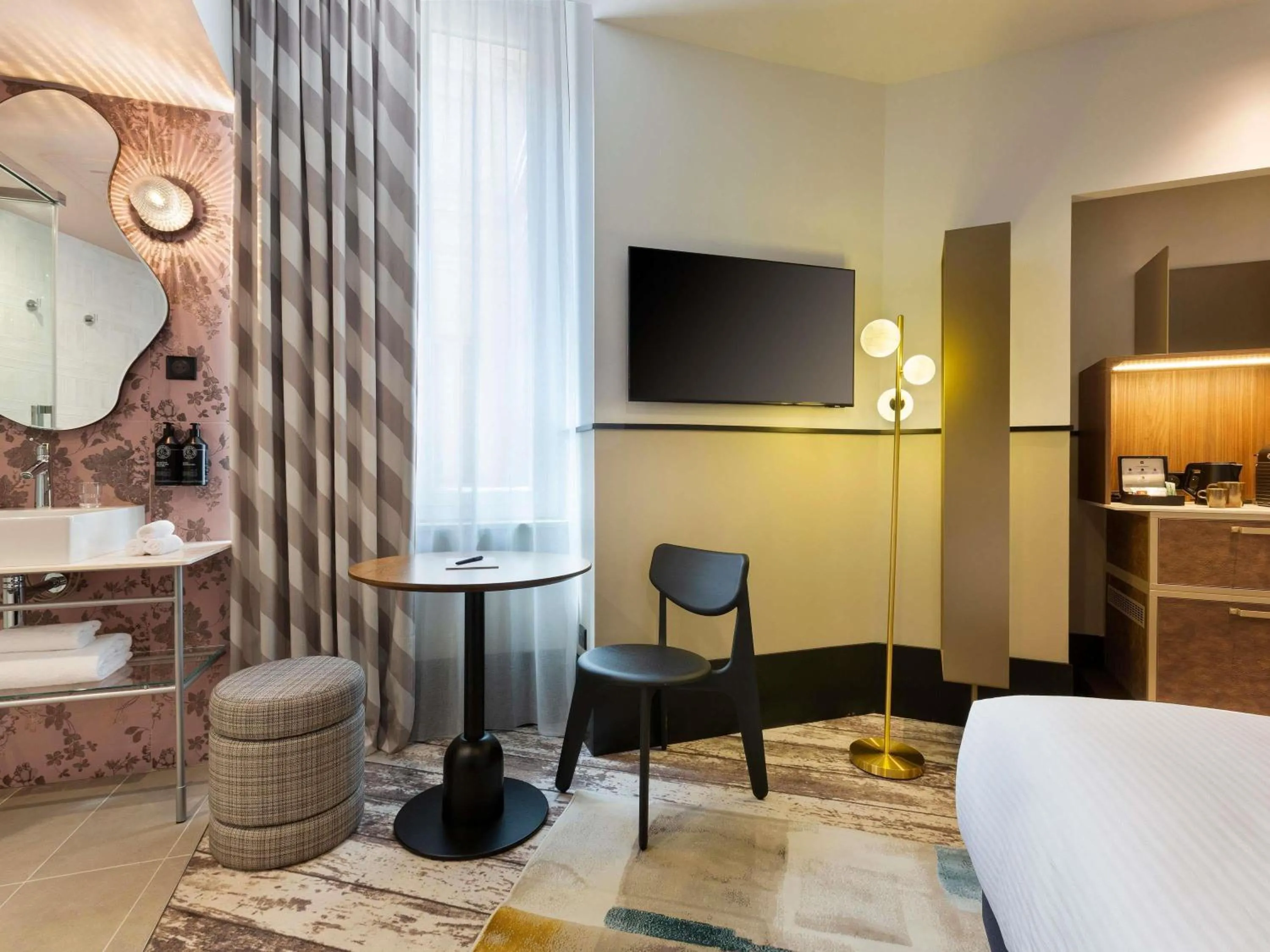 Bedroom in Hotel Les Capitouls Toulouse Centre - Handwritten Collection