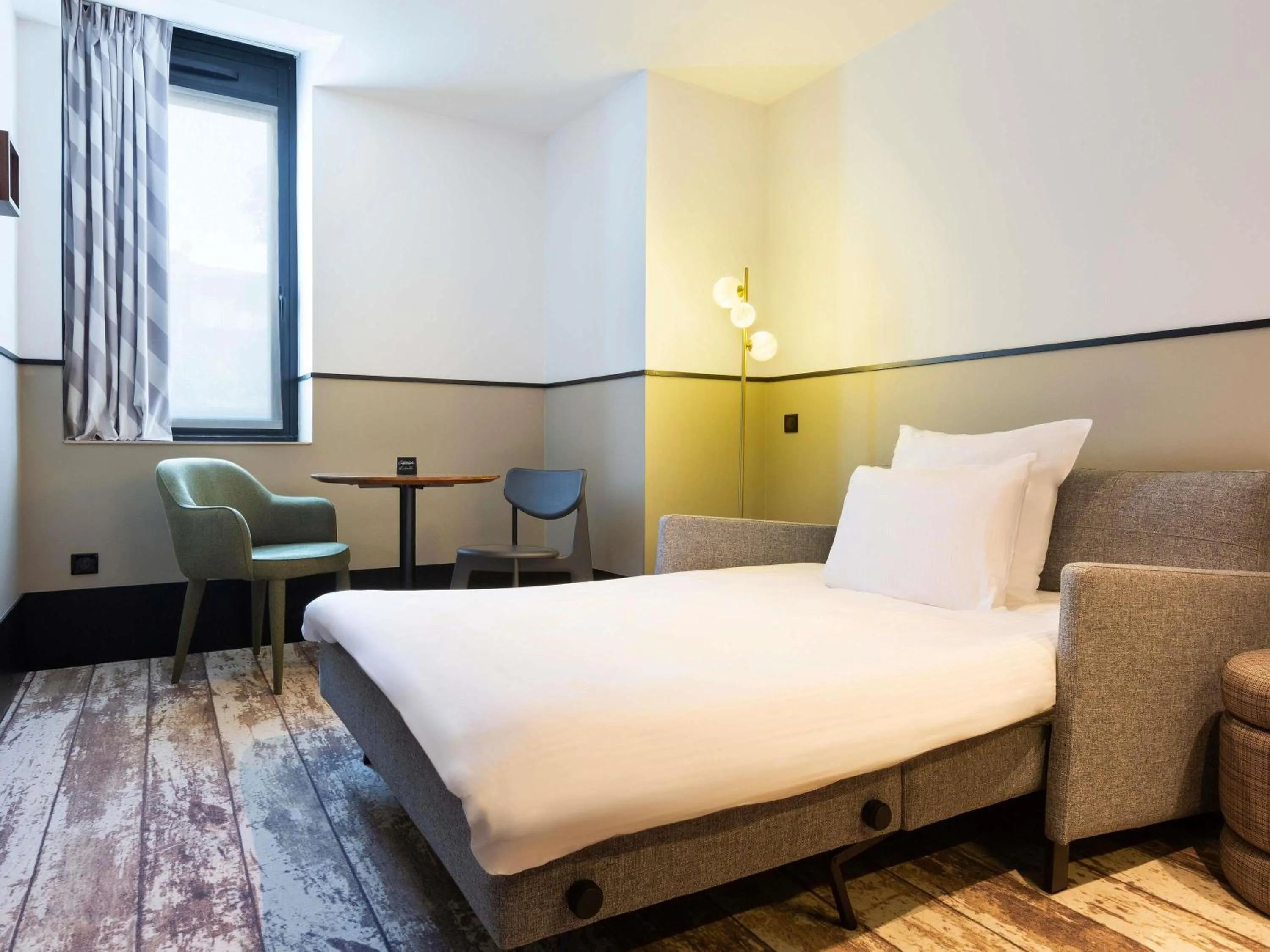 Bedroom, Bed in Hotel Les Capitouls Toulouse Centre - Handwritten Collection