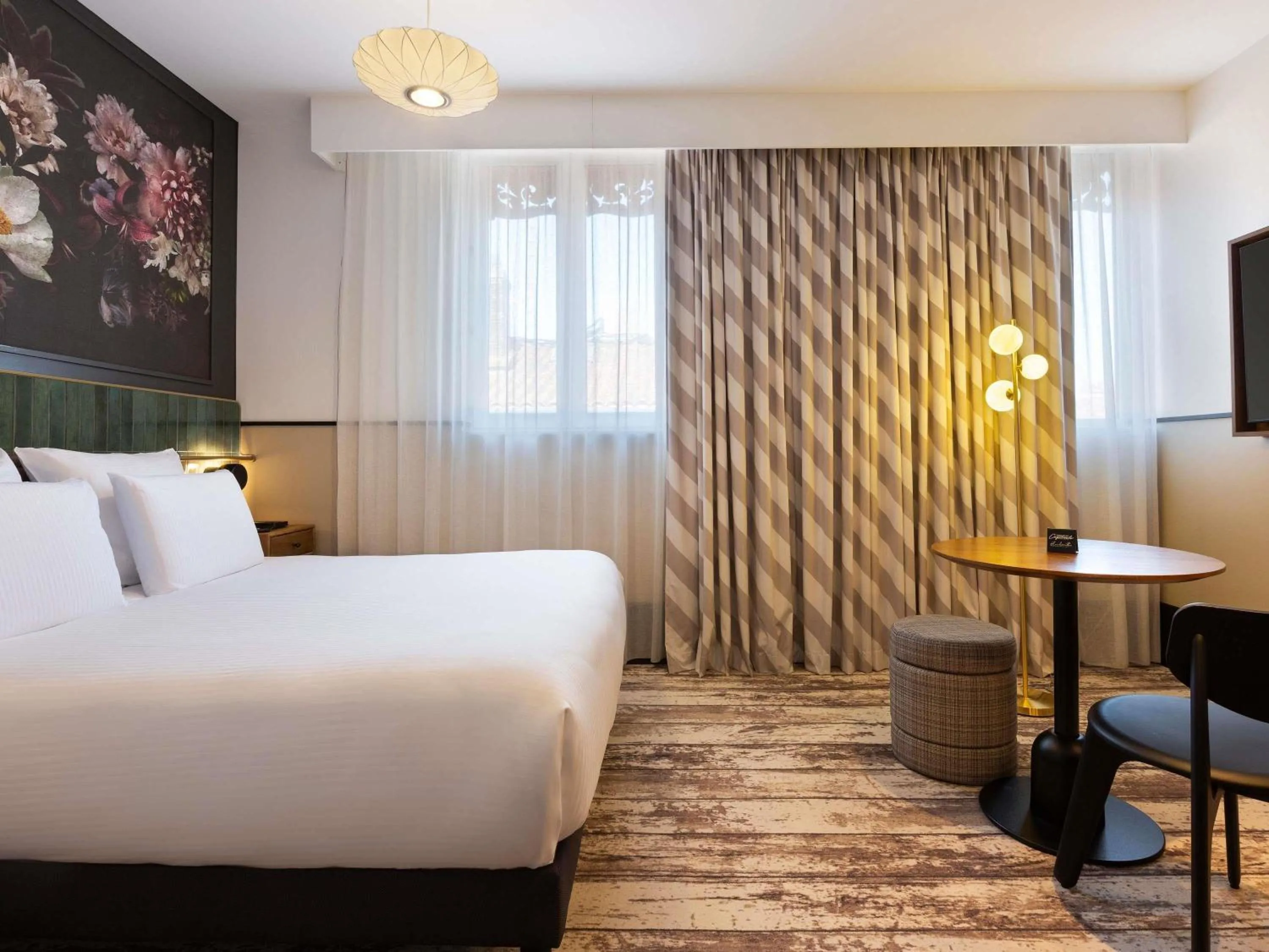 Bedroom, Bed in Hotel Les Capitouls Toulouse Centre - Handwritten Collection