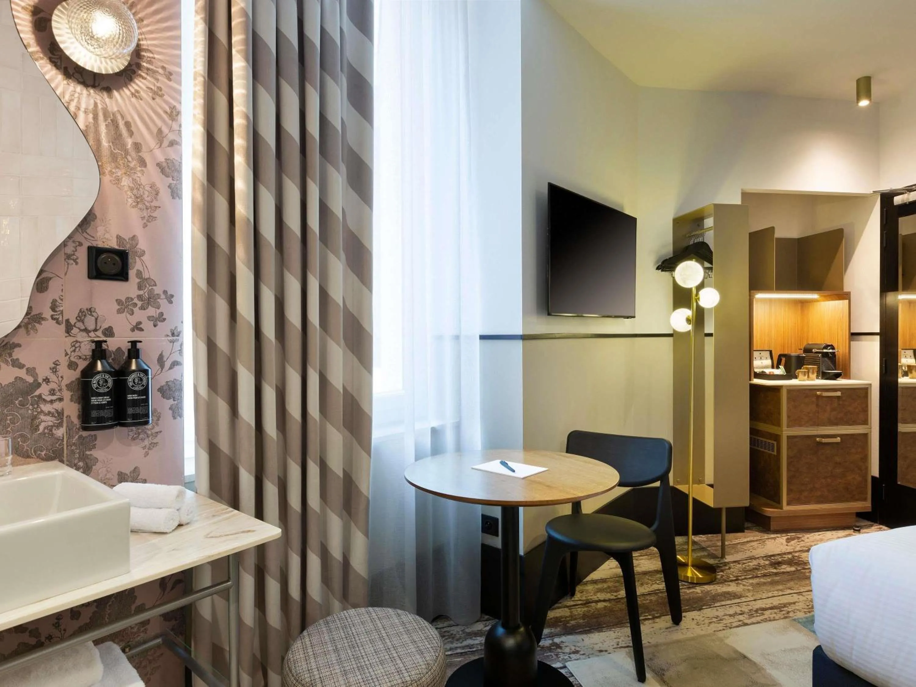 Bedroom in Hotel Les Capitouls Toulouse Centre - Handwritten Collection