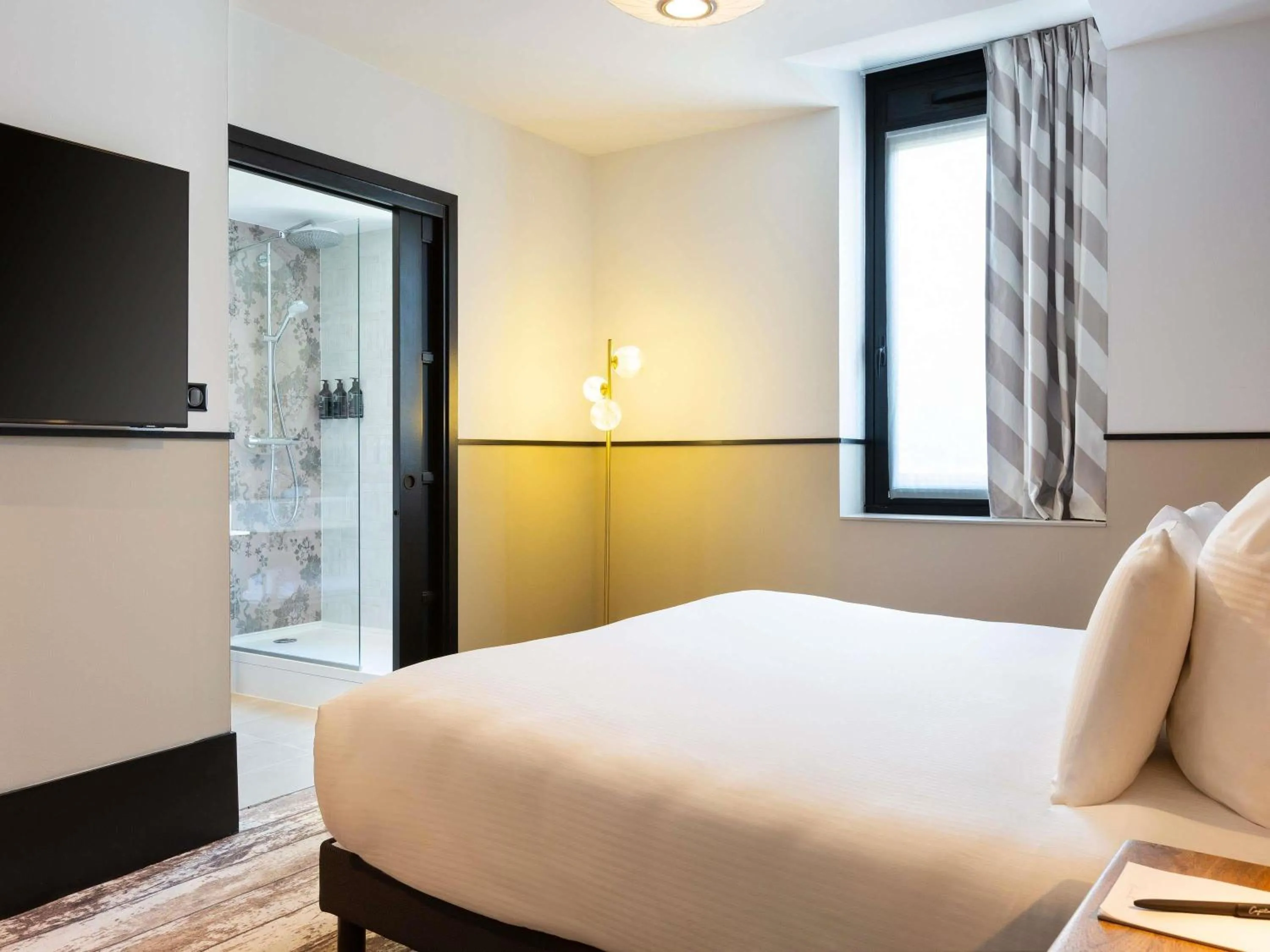 Bedroom, Bed in Hotel Les Capitouls Toulouse Centre - Handwritten Collection