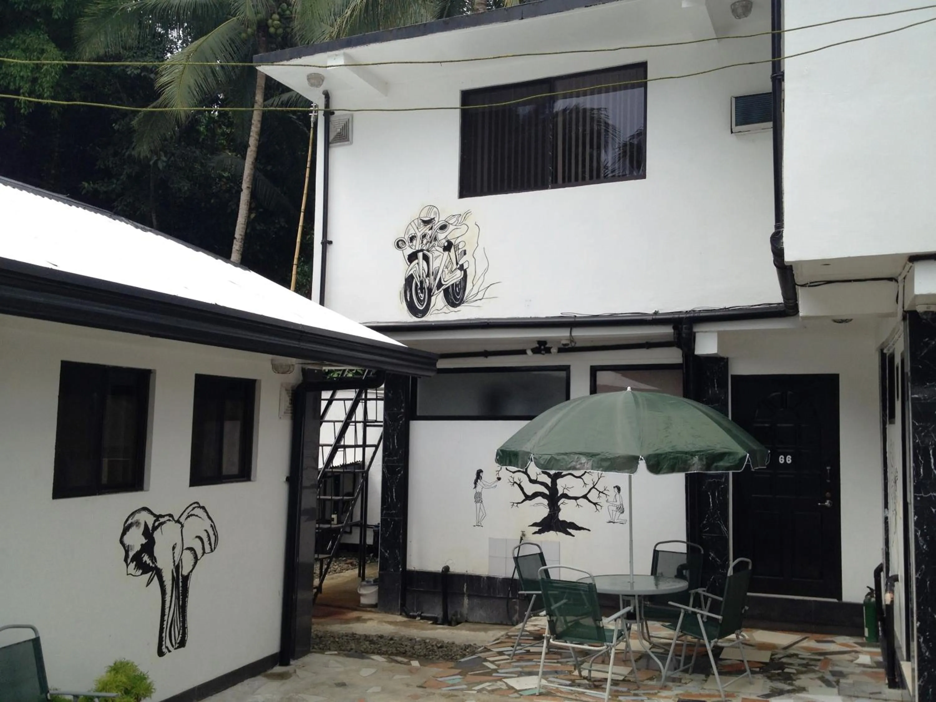 Balcony/Terrace in RedDoorz @ Western Highway Lodge Hotel