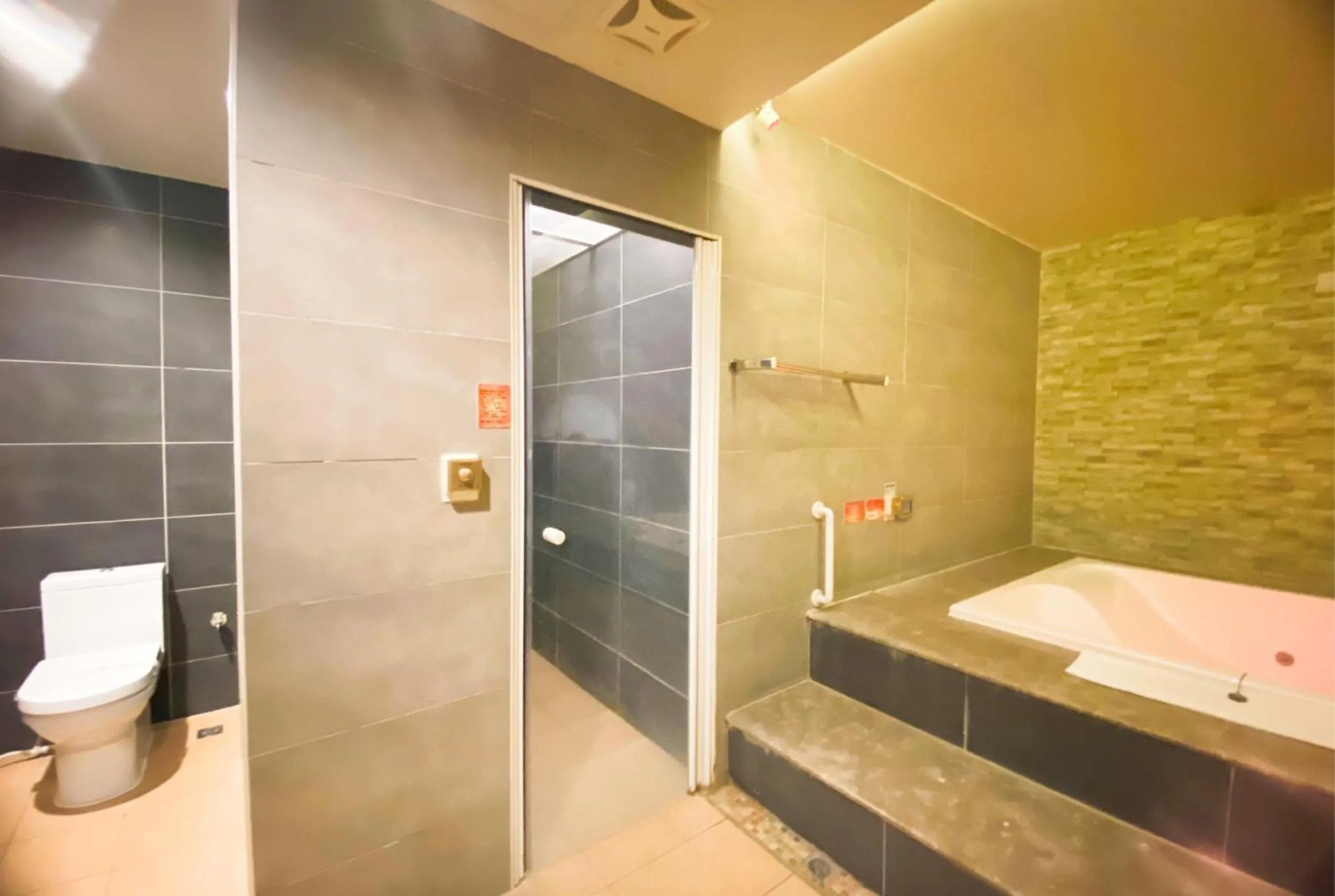 Shower in Hua Xiang Motel
