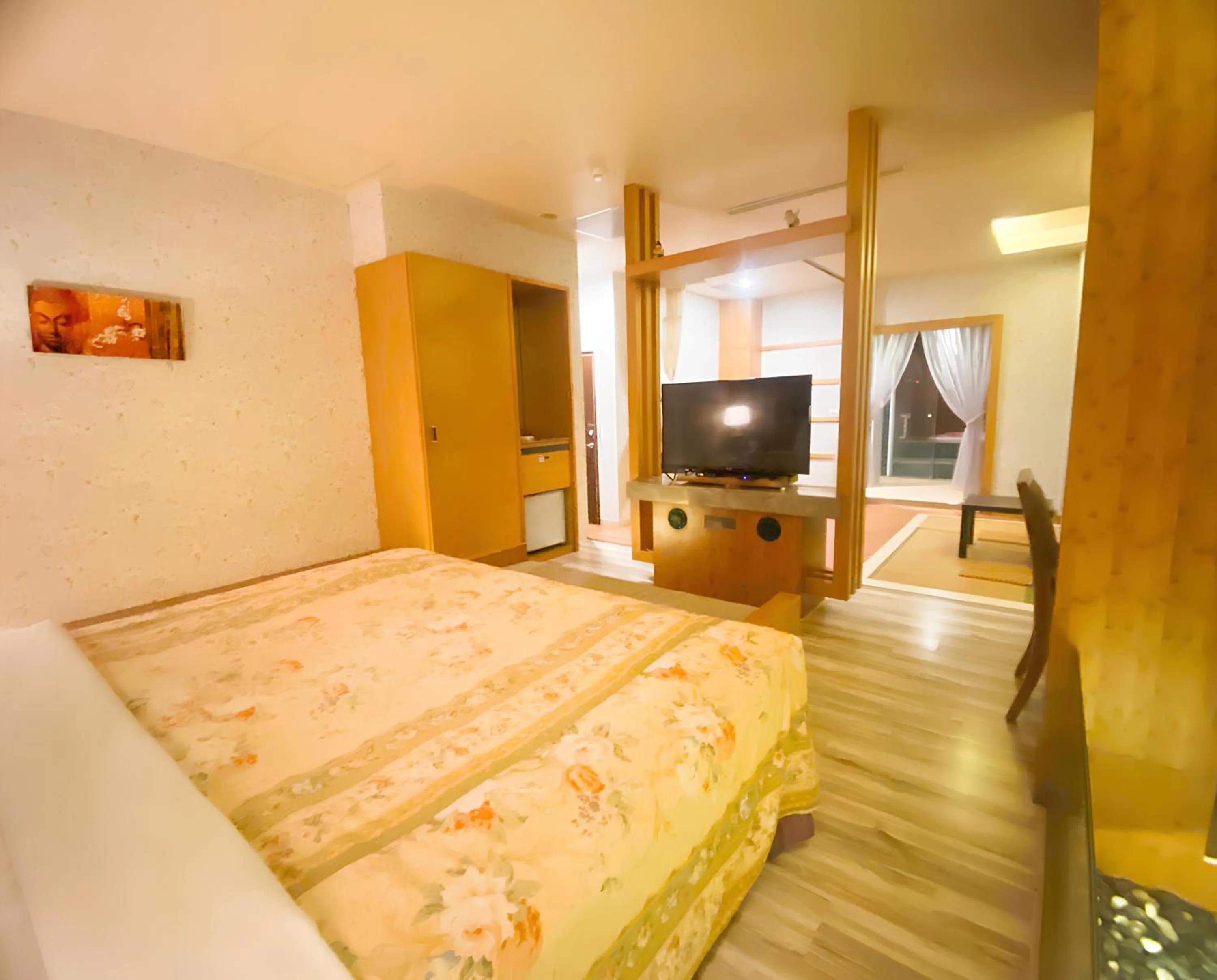TV and multimedia, Bed in Hua Xiang Motel