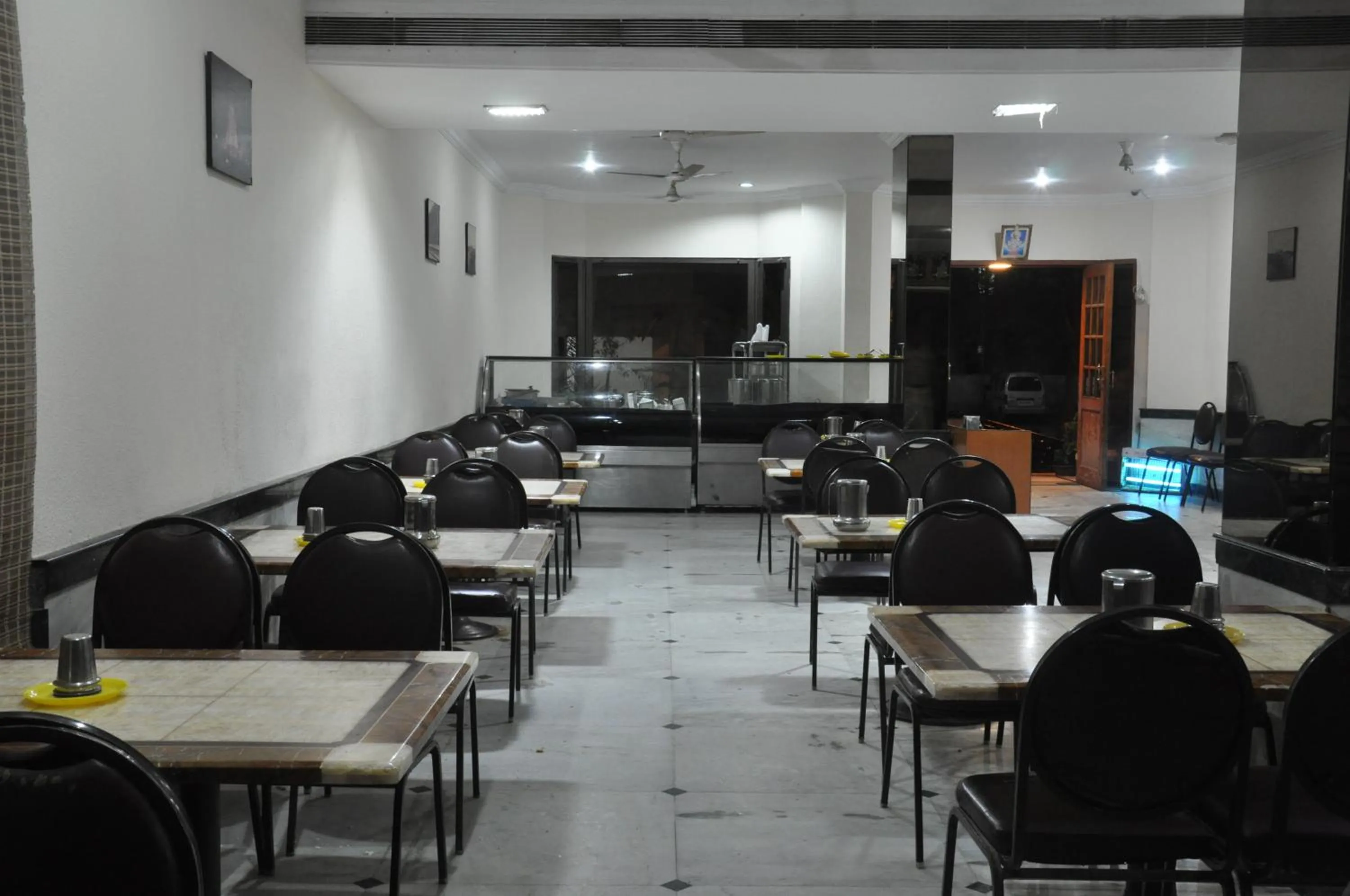 Restaurant/places to eat in Darling Residency