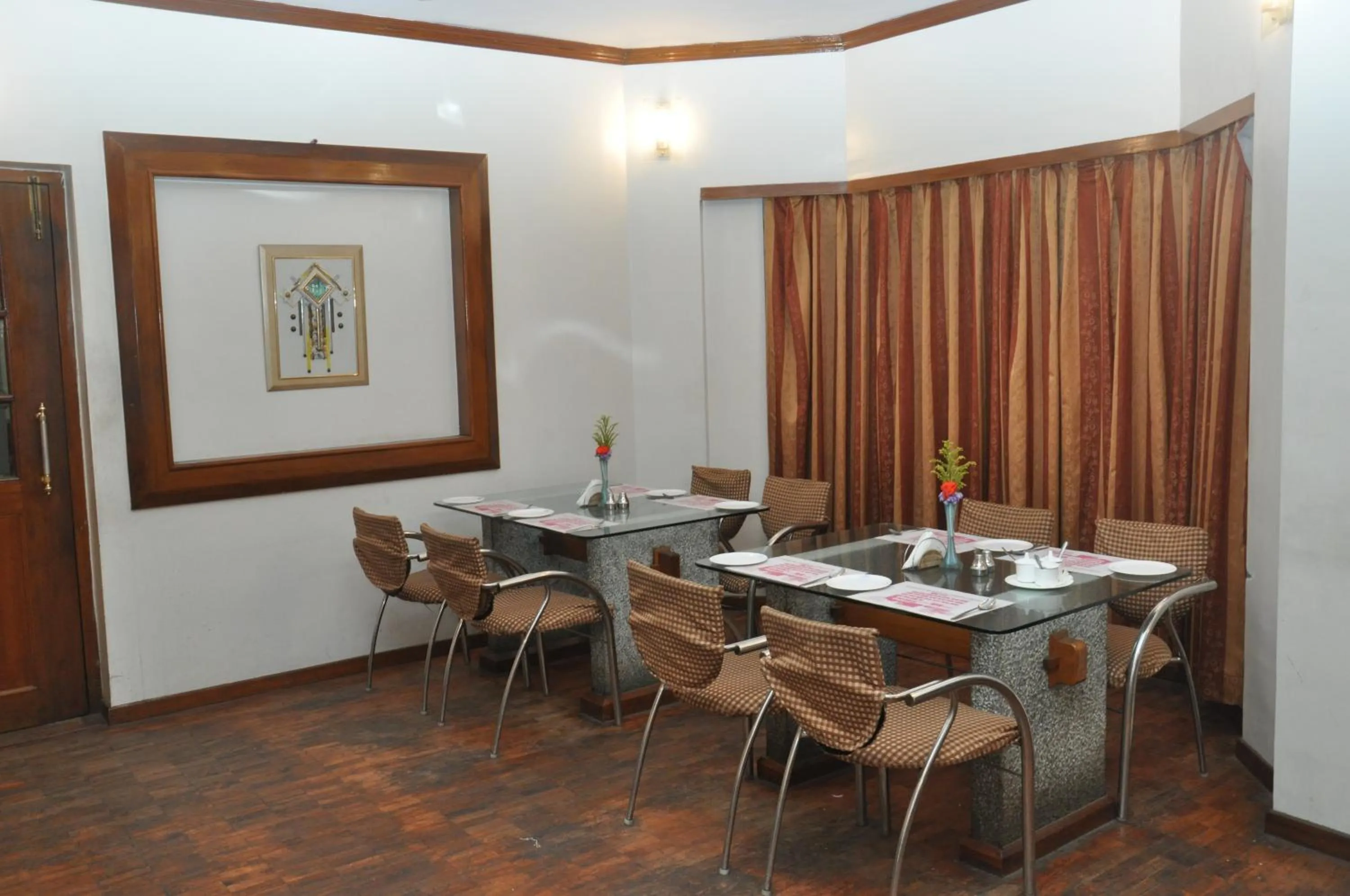 Restaurant/places to eat in Darling Residency