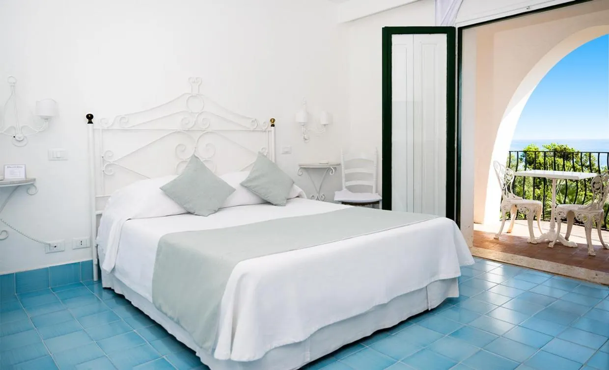 Bed in Hotel Punta Rossa