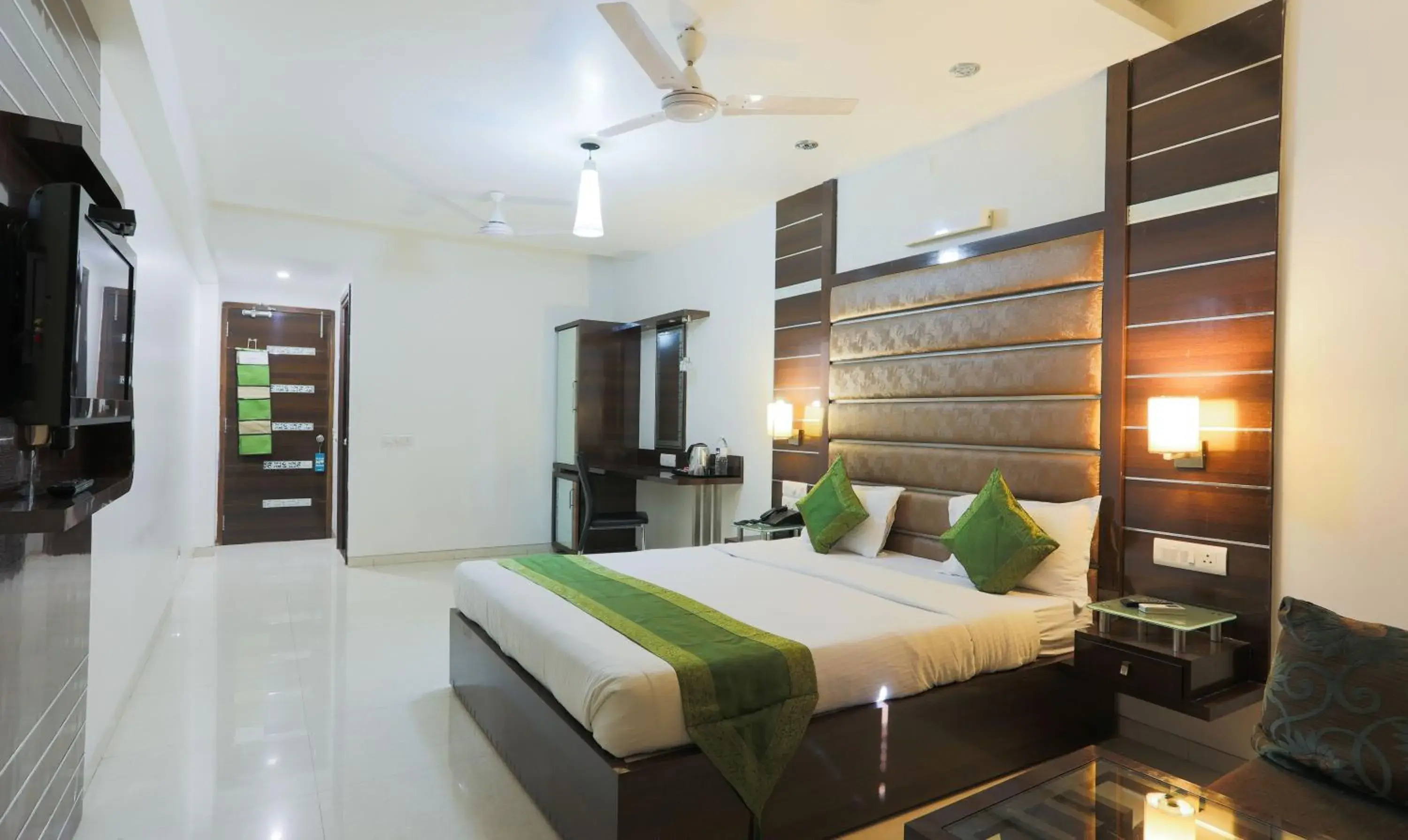 Deluxe Double Room - single occupancy in Hotel Apple Inn Vapi Deluxe Double Room - single occupancy in Hotel Apple Inn Vapi