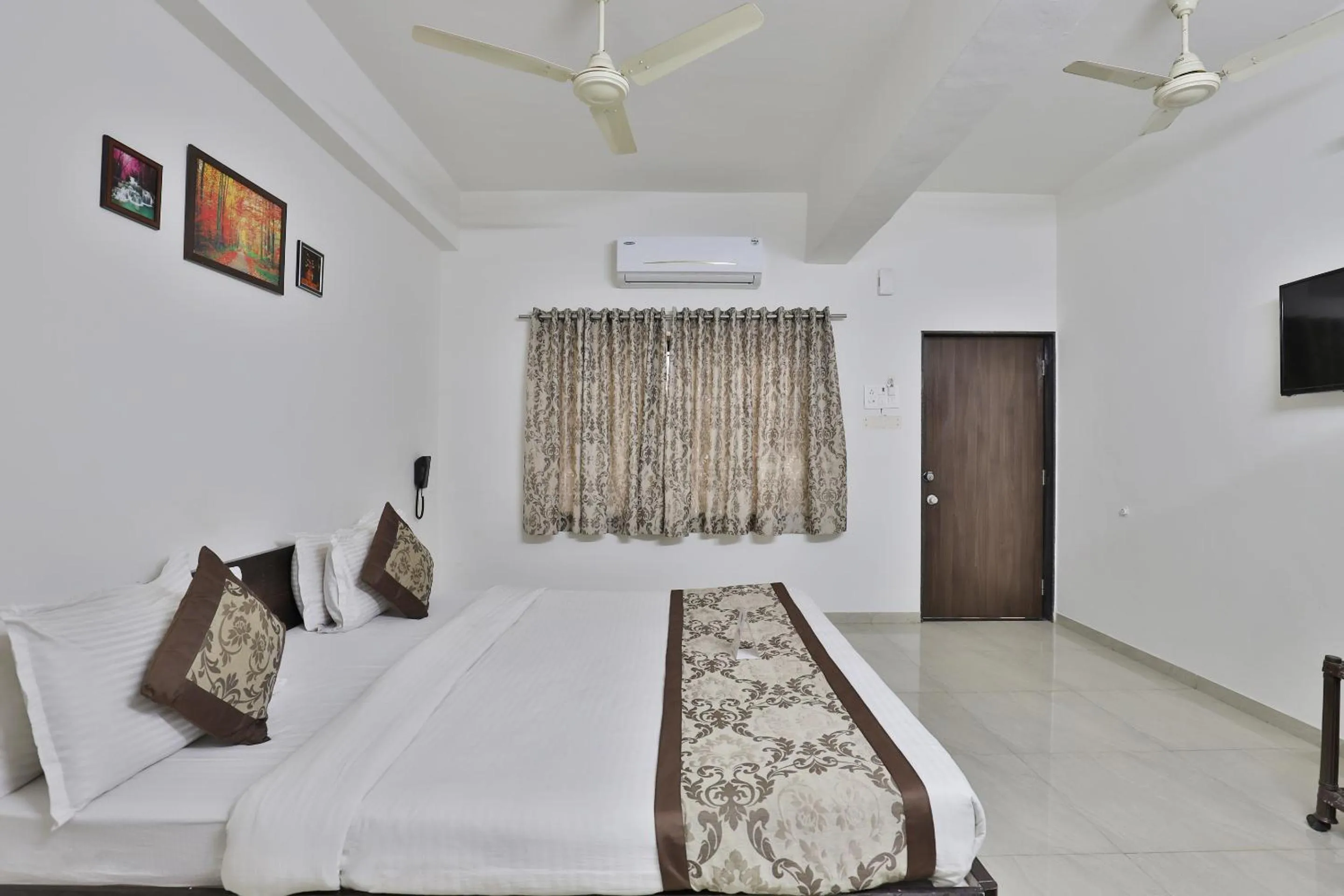 Photo of the whole room, Bed in Nova Hotel Star Palace